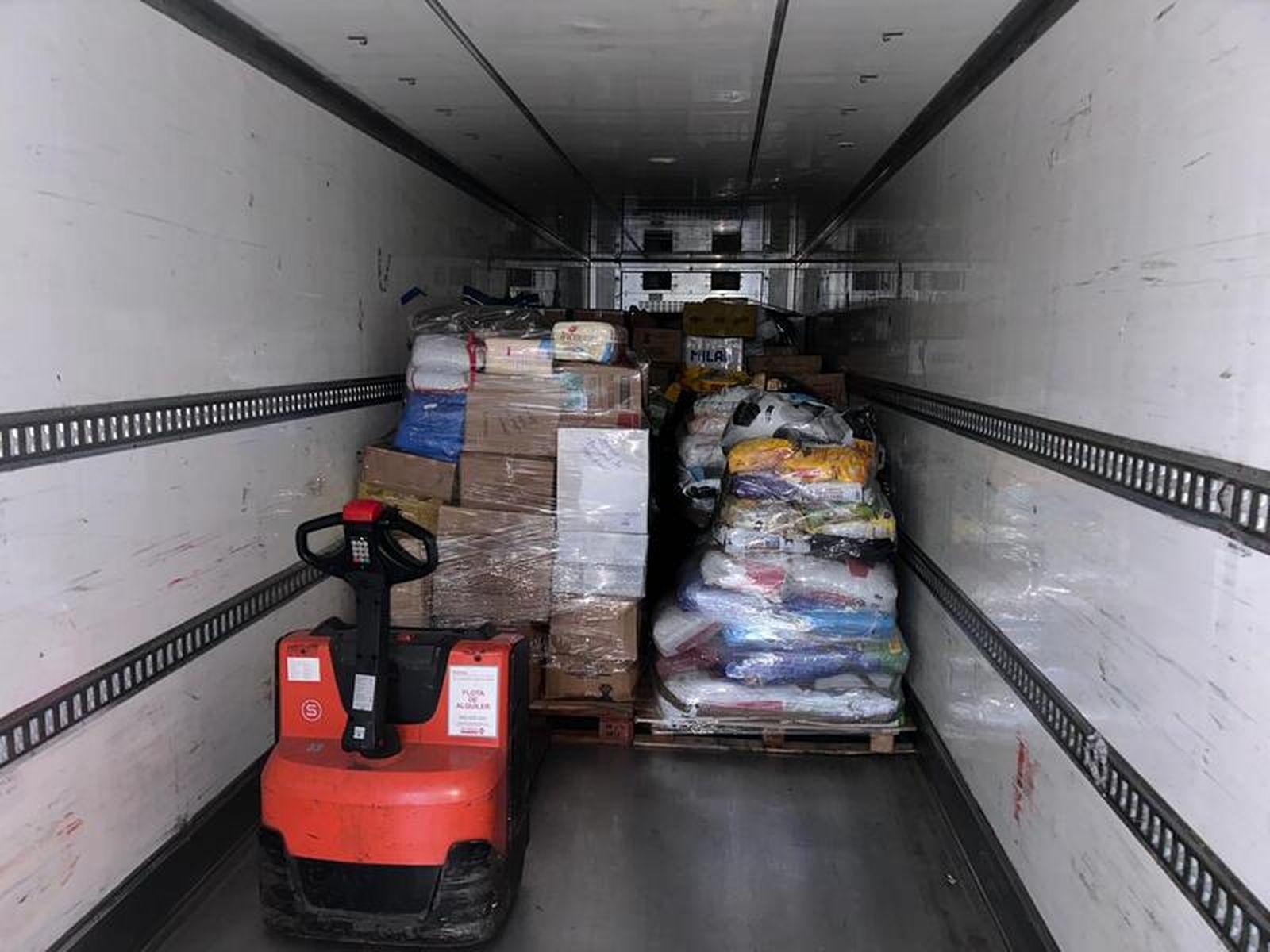 Tráiler de Logitrans en proceso de ser cargado | FOTO E.A.Z.