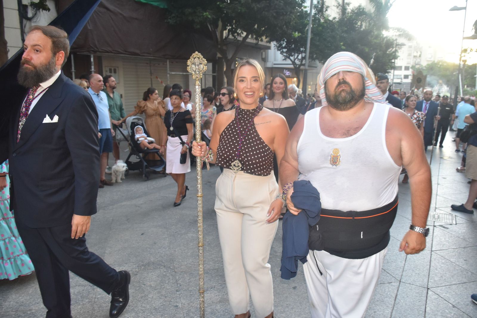 La Virgen de África emociona a Ceuta en una procesión para la historia