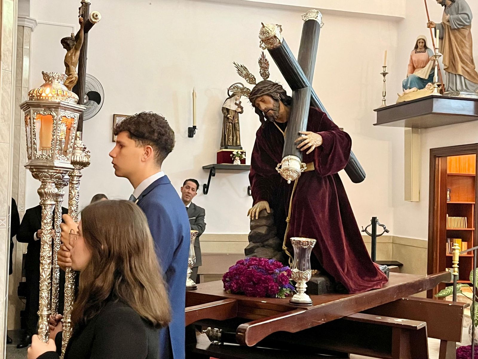 La lluvia no impide el traslado de la Amargura y el Caído a su Casa