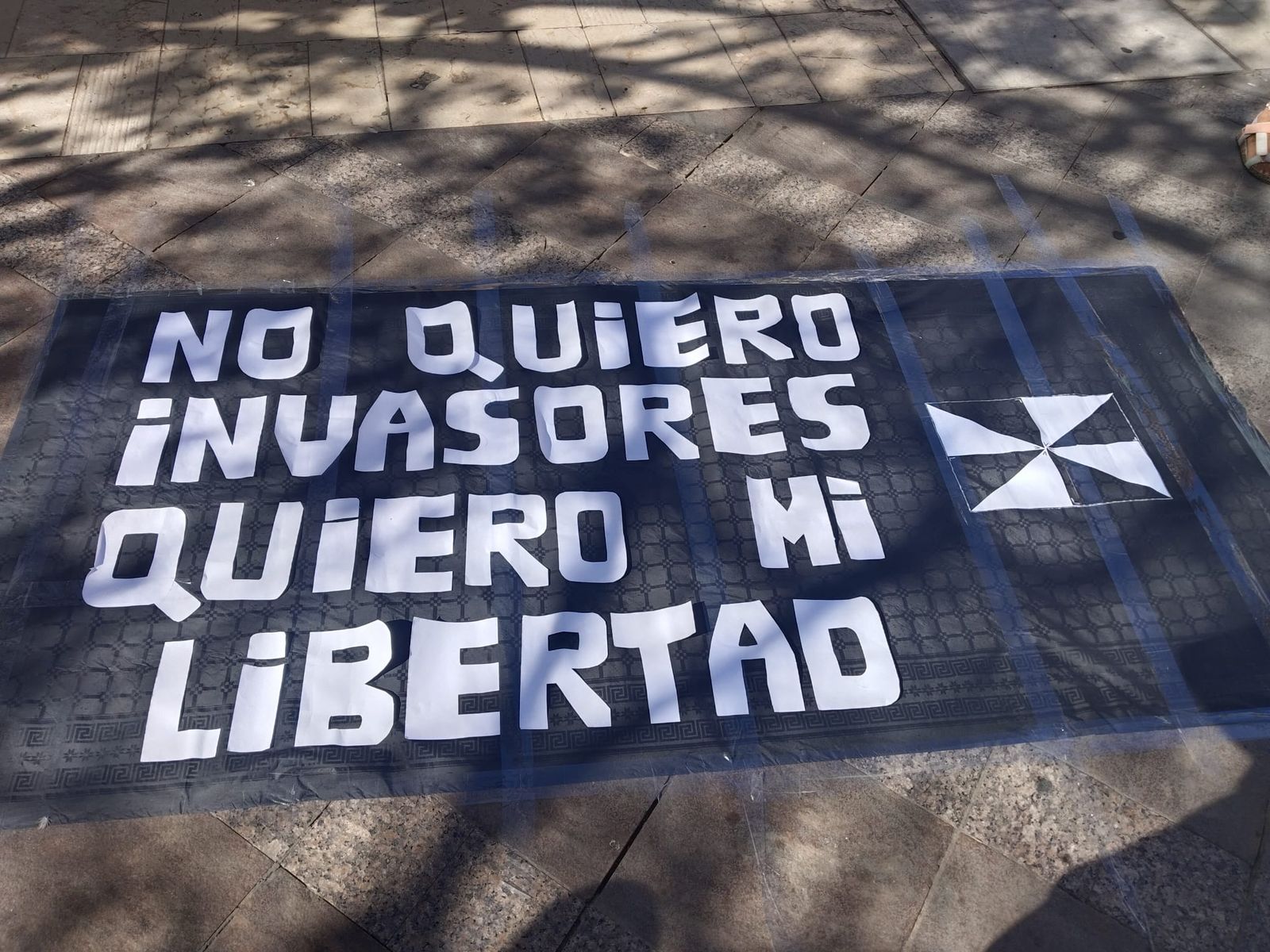 Cartel usado por ceutíes para concentrarse este martes contra la gestión del Gobierno