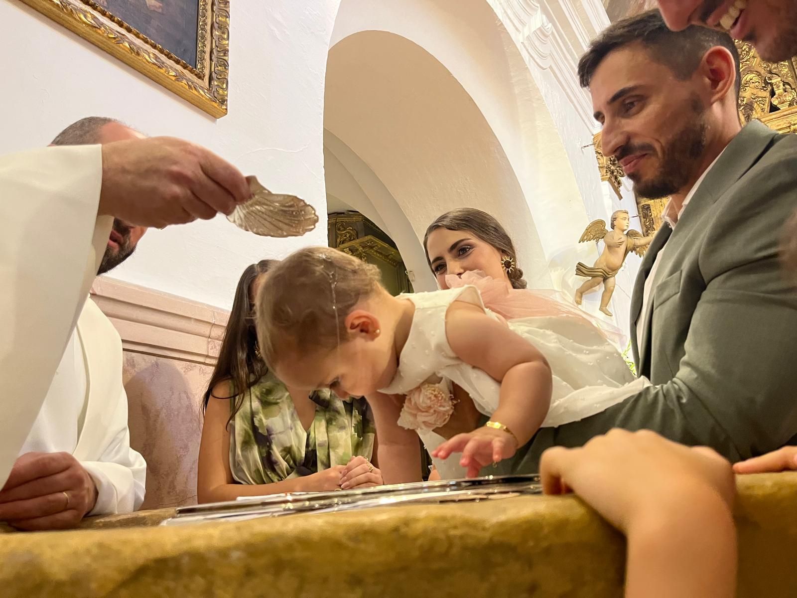 Gabriela, Manuel y Jimena reciben el Sacramento del Bautismo en el Santuario