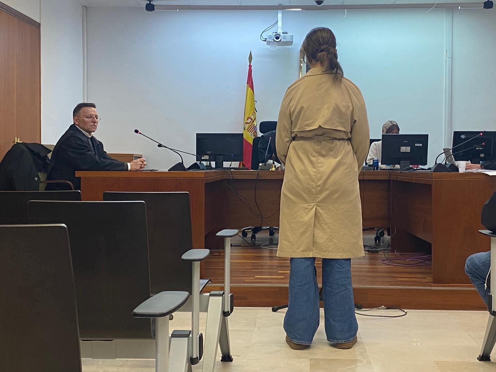 La acusada frente al tribunal.