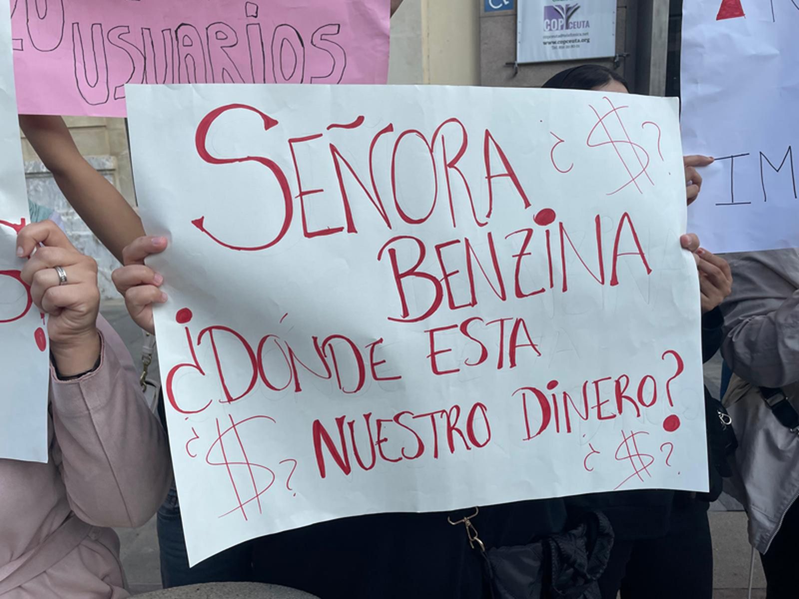 Las trabajadoras quieren que la Consejería de Servicios Sociales les de soluciones. / FOTO REDUAN Las trabajadoras quieren que la Consejería de Servicios Sociales les de soluciones. / FOTO REDUAN