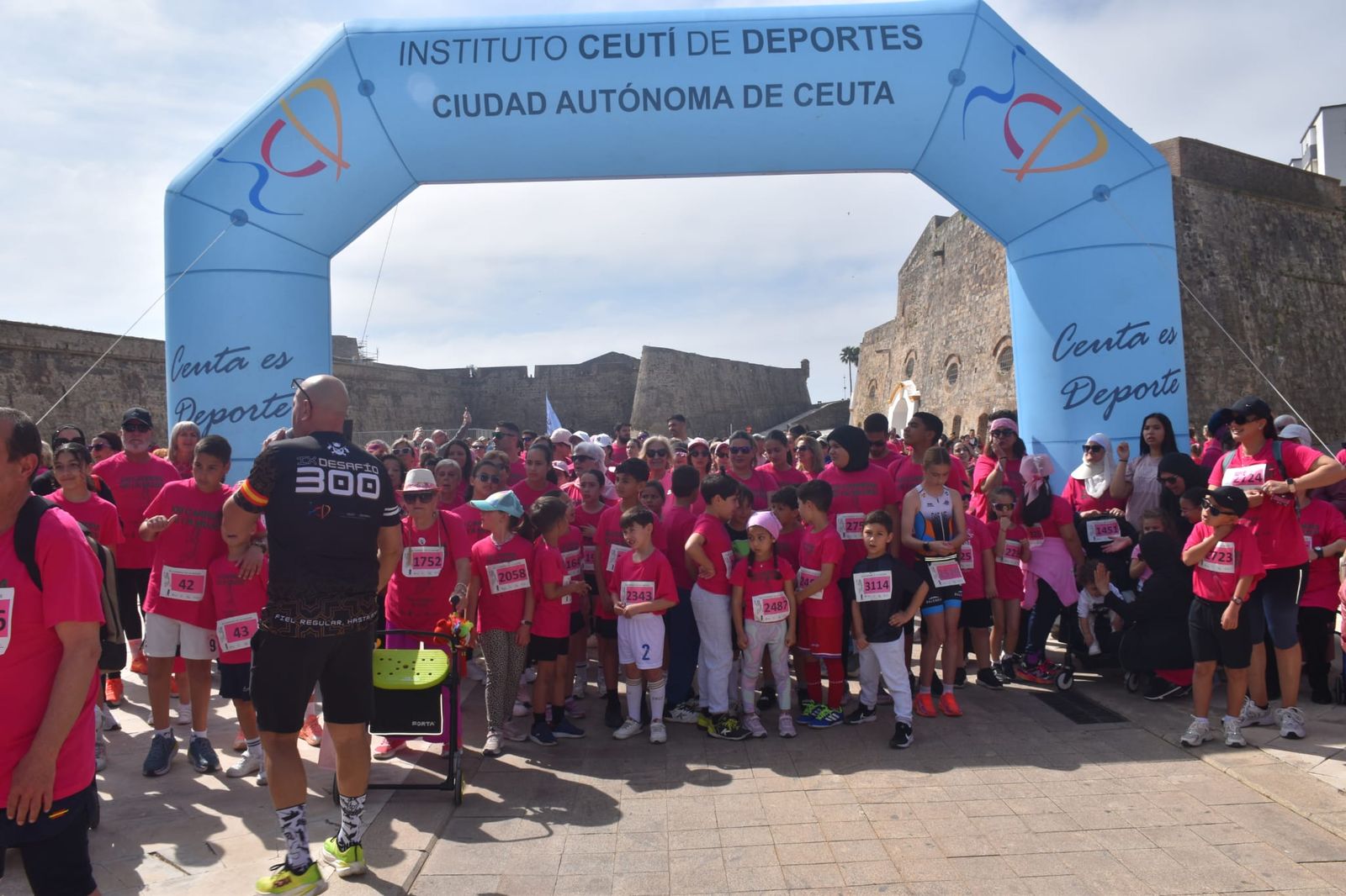 Ceuta se viste de rosa para abrazarse a la vida