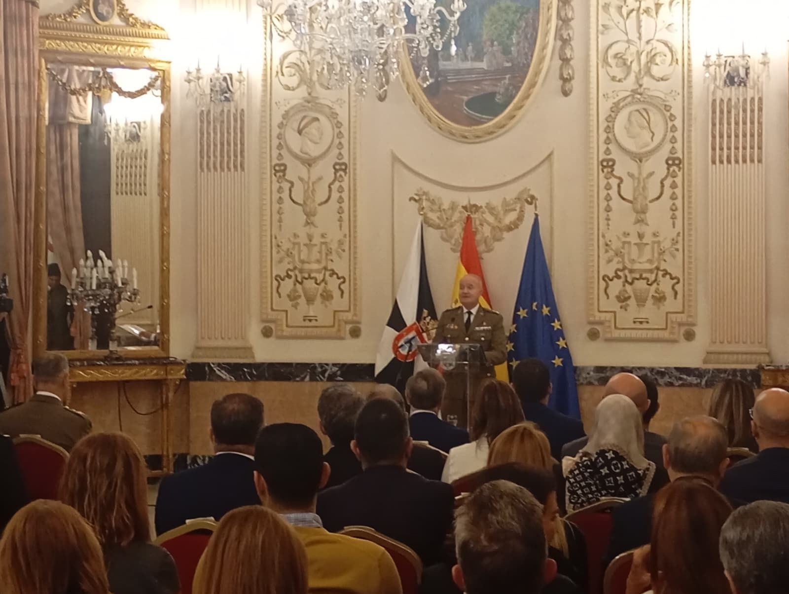 Así ha sido la imposición de la Medalla de Plata de la Ciudad a Caballería