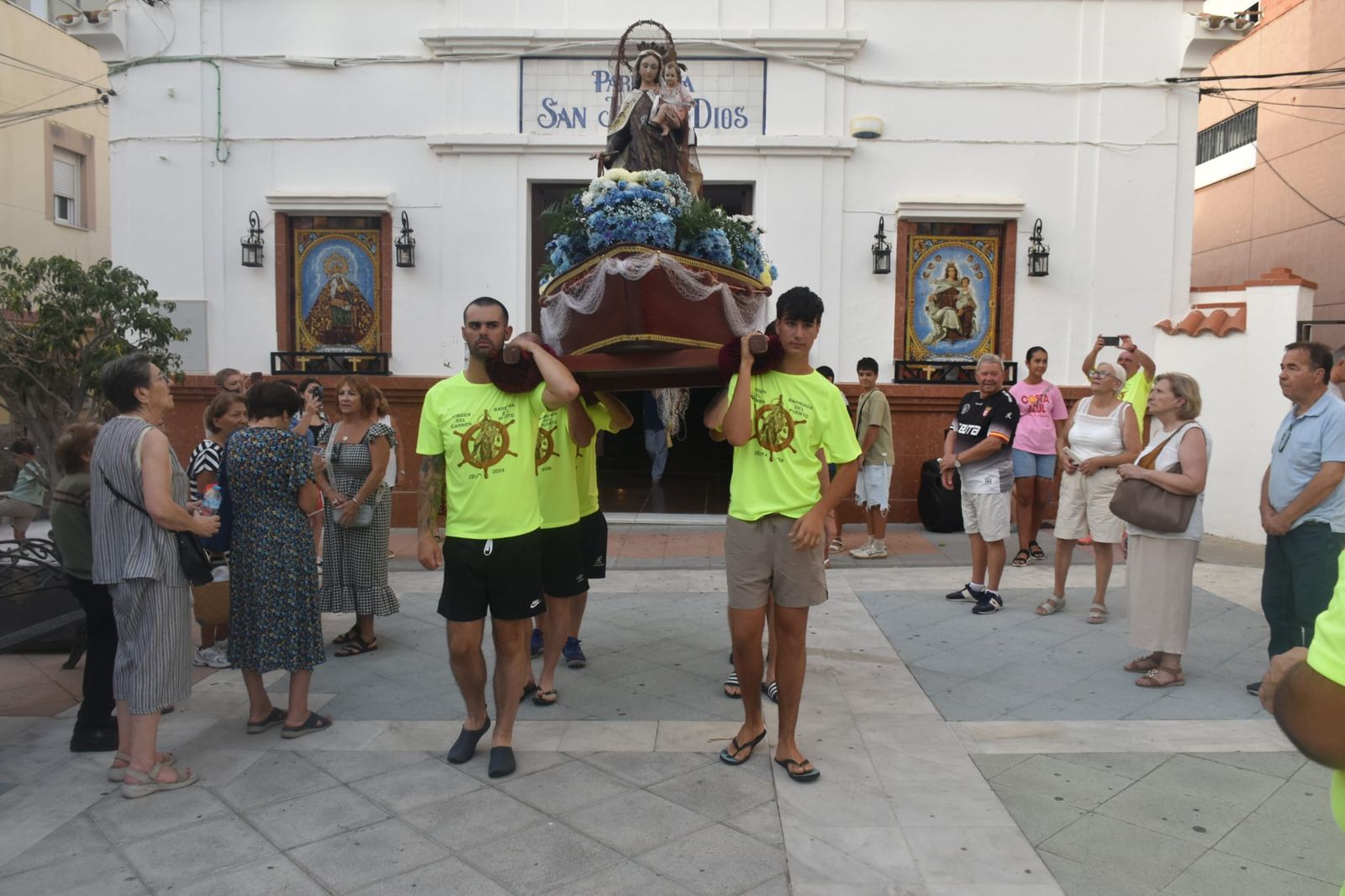La Virgen del Carmen del Puerto encandila la barriada de Villajovita