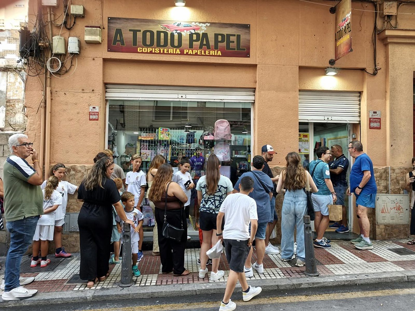 Firma de los jugadores de la AD Ceuta