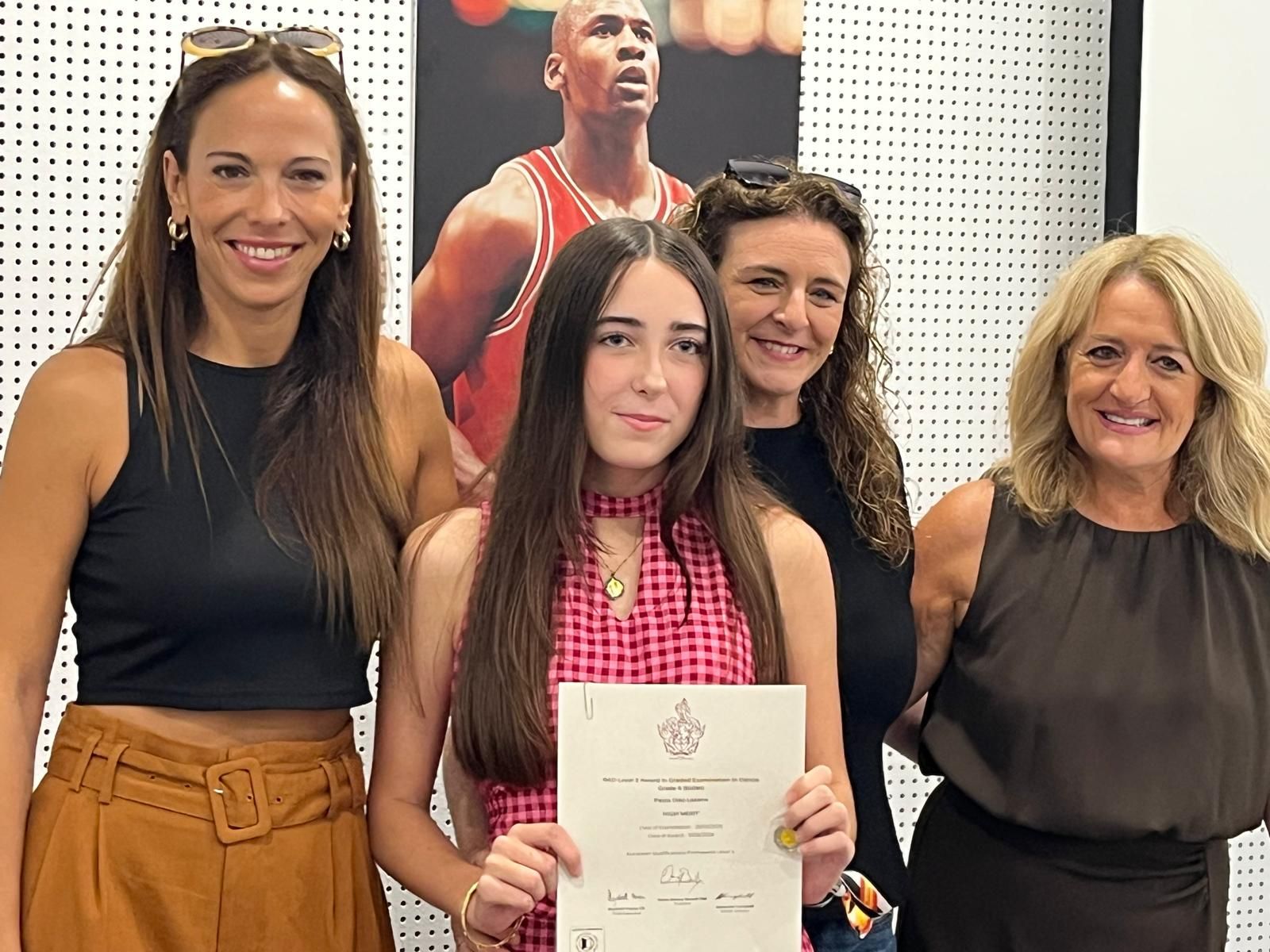La Royal Academy of Dance entrega los diplomas a las alumnas de la Escuela de Rosa Founaud