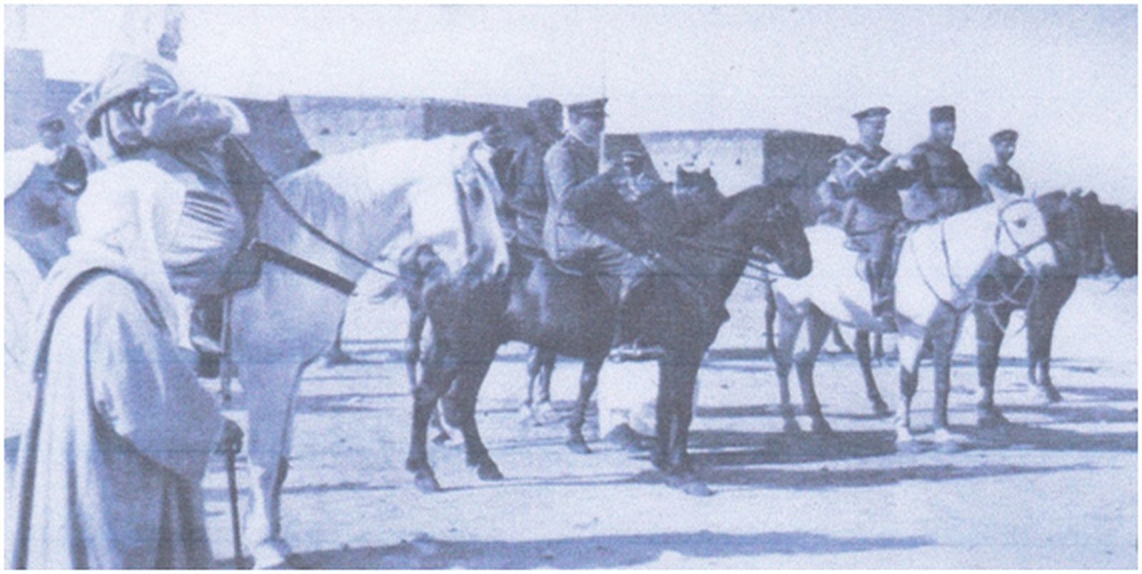 Zeluán nombramiento de Caídes por el teniente coronel Llano de la Encomienda con las medallas de Tafersit. / FOTO CEDIDA Zeluán nombramiento de Caídes por el teniente coronel Llano de la Encomienda con las medallas de Tafersit. / FOTO CEDIDA
