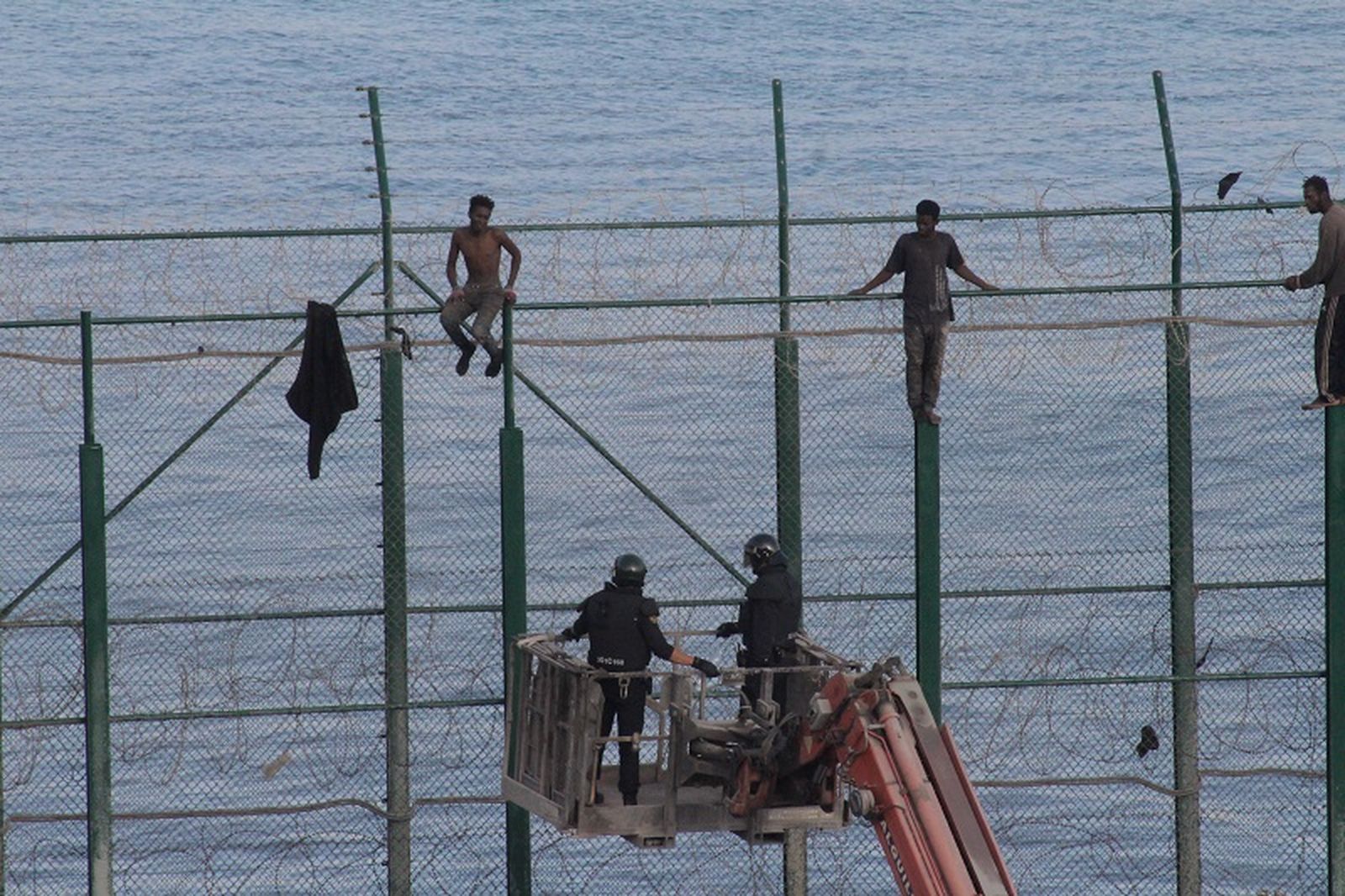 1963_inmigrantes-valla-espigon-de-benzu_004