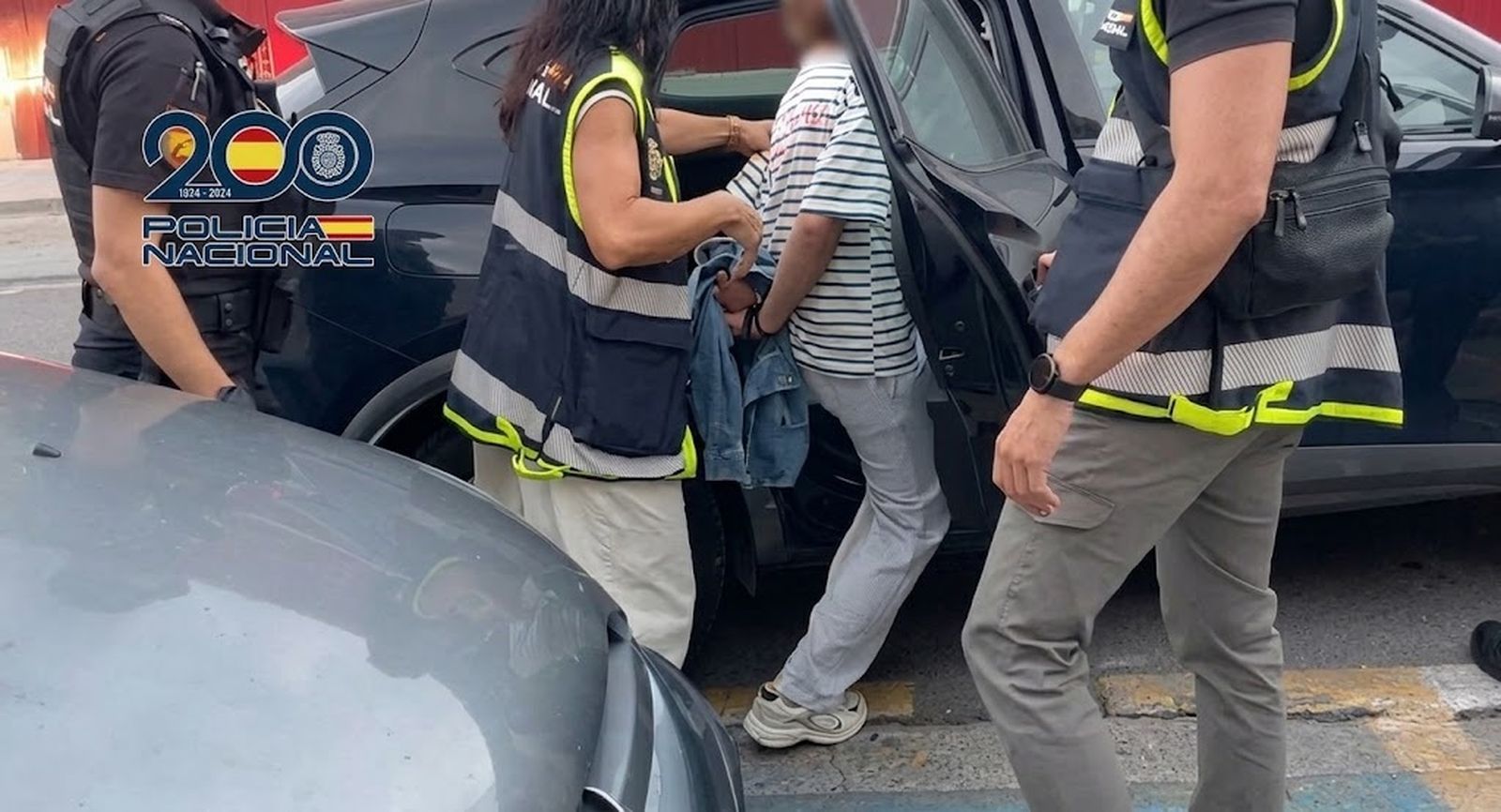 Momento del arresto de uno de los detenidos