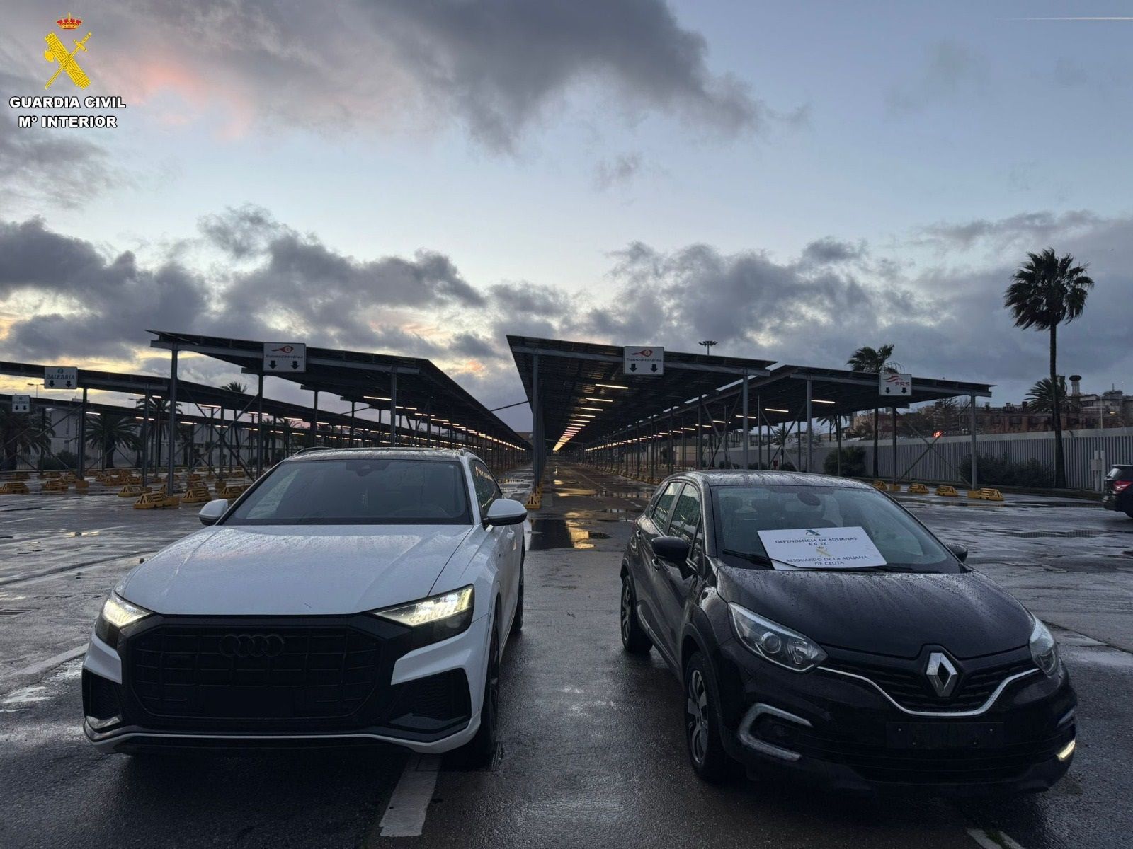 Los dos vehículos interceptados en la frontera