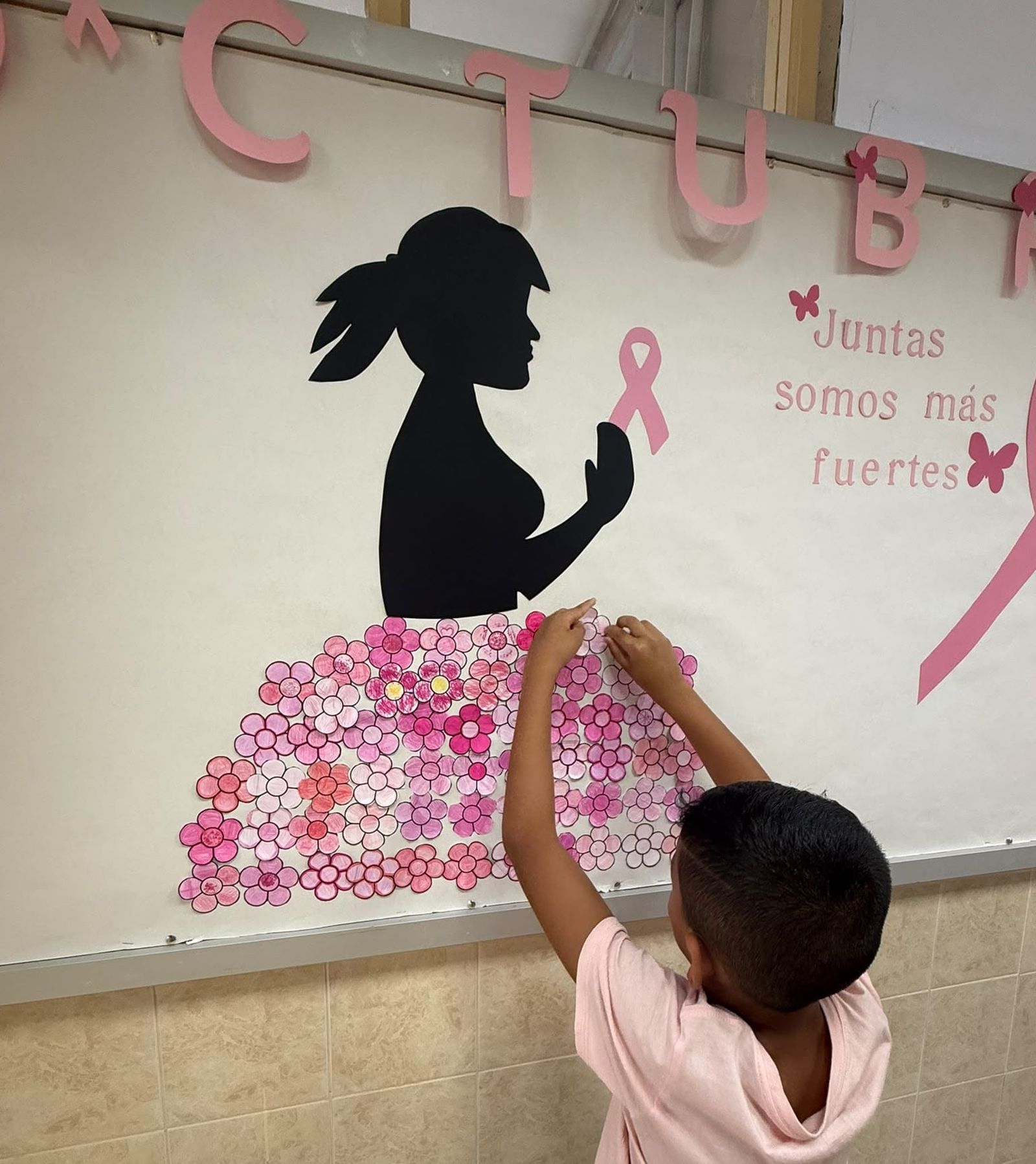 El CEIP anta Amelia con las enfermas del Cáncer de Mama