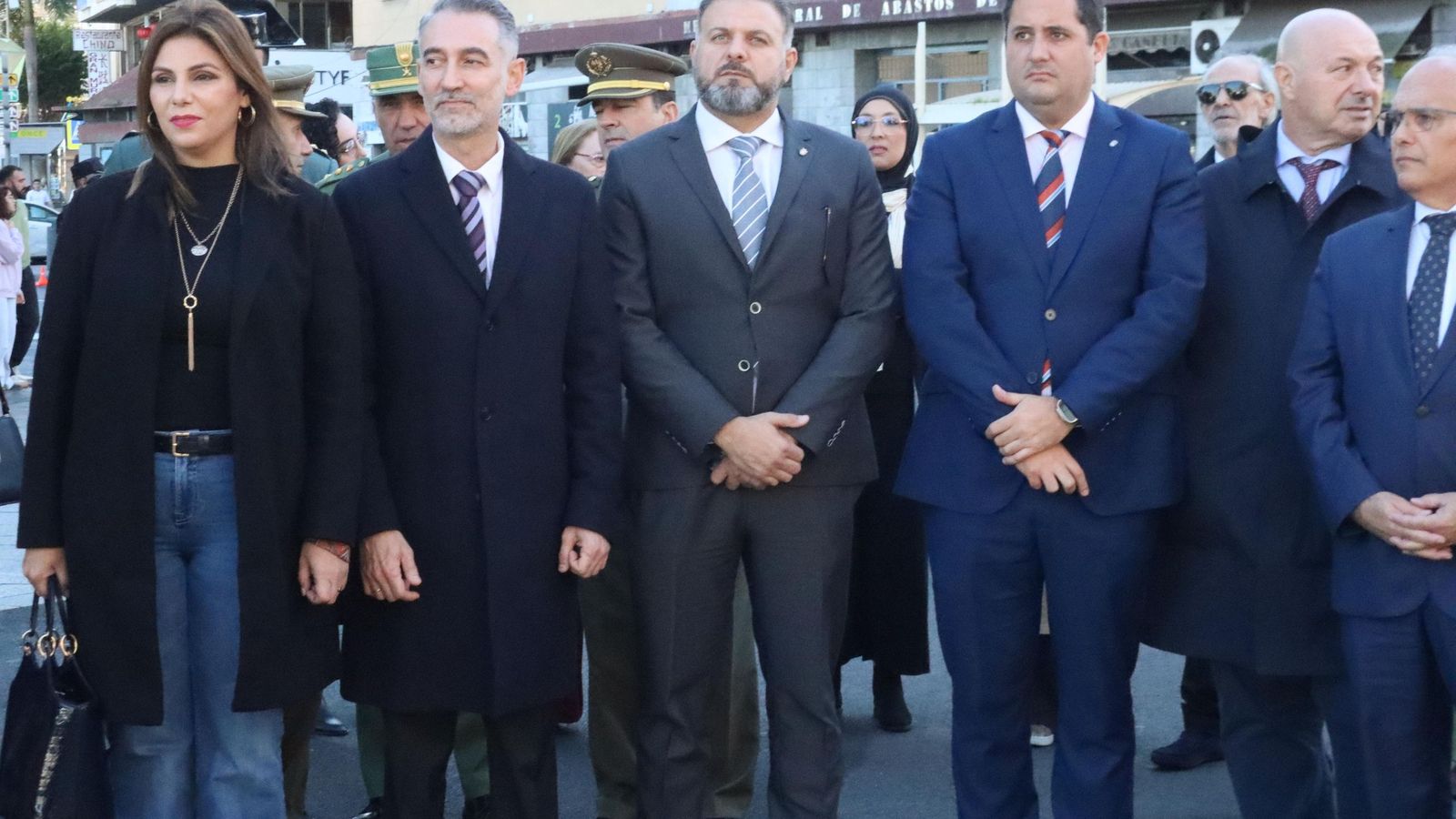 Diputados de la Asamblea de Ceuta en la ofrenda por el Día de la Constitución