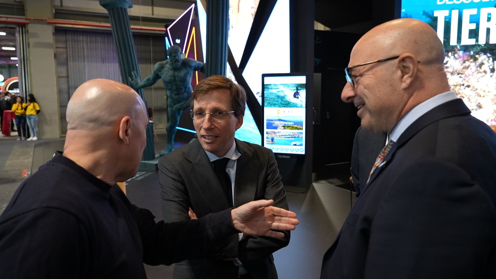 El alcalde de Madrid, José Luis Martínez Almeida, en el stand de Ceuta