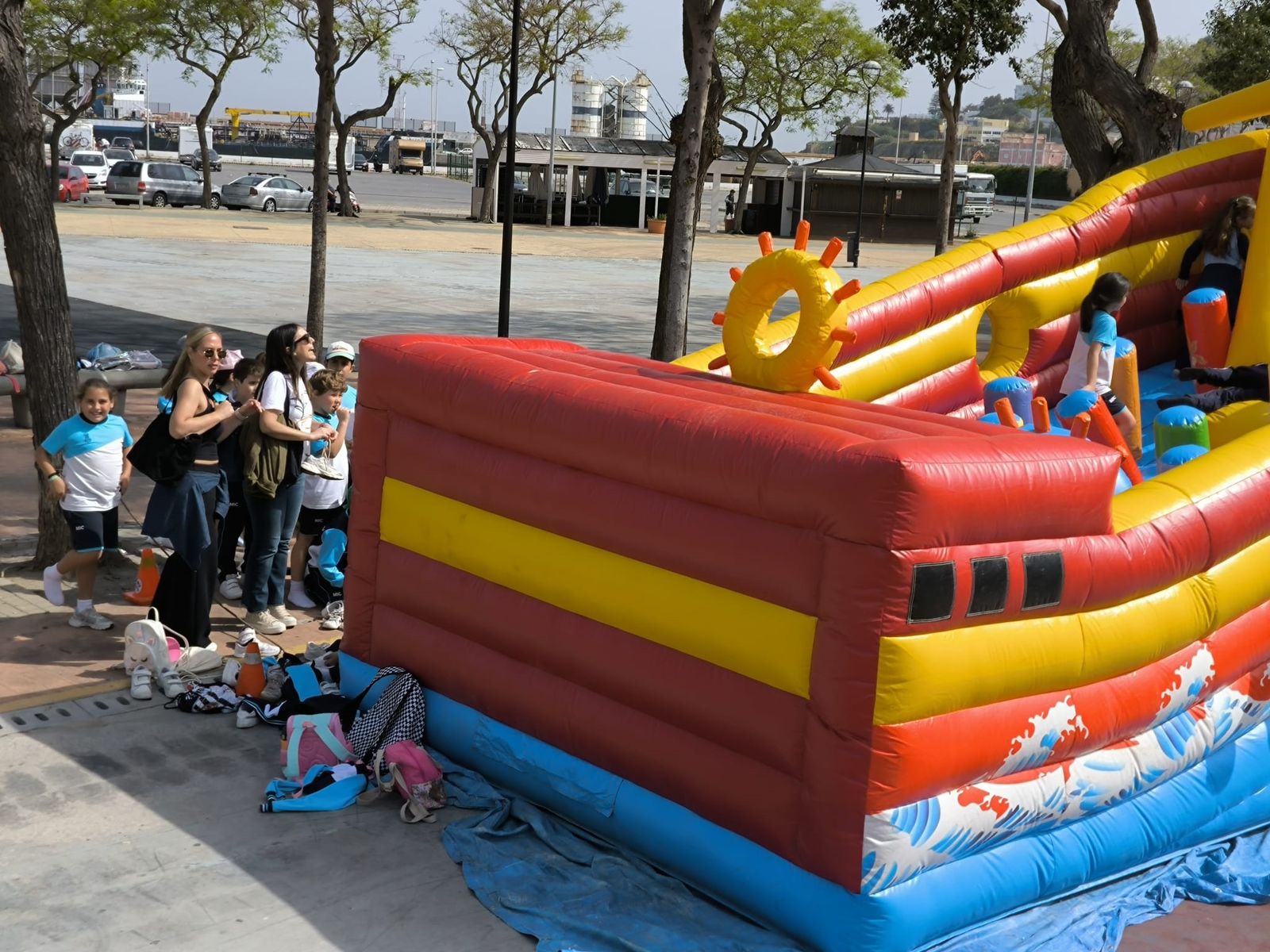 El Parque Móvil de Ceuta celebra su 50 aniversario con una exposición para escolares