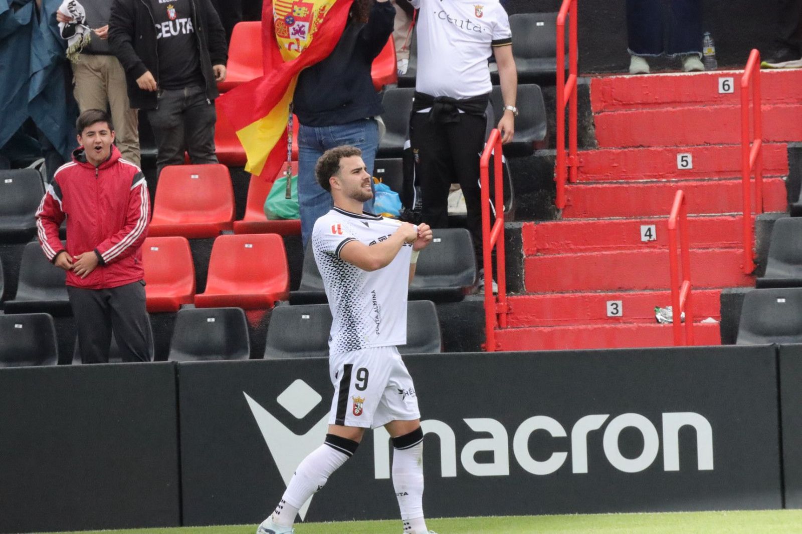 Así se vivió el partido entre la AD Ceuta y el CD Castellón en imágenes