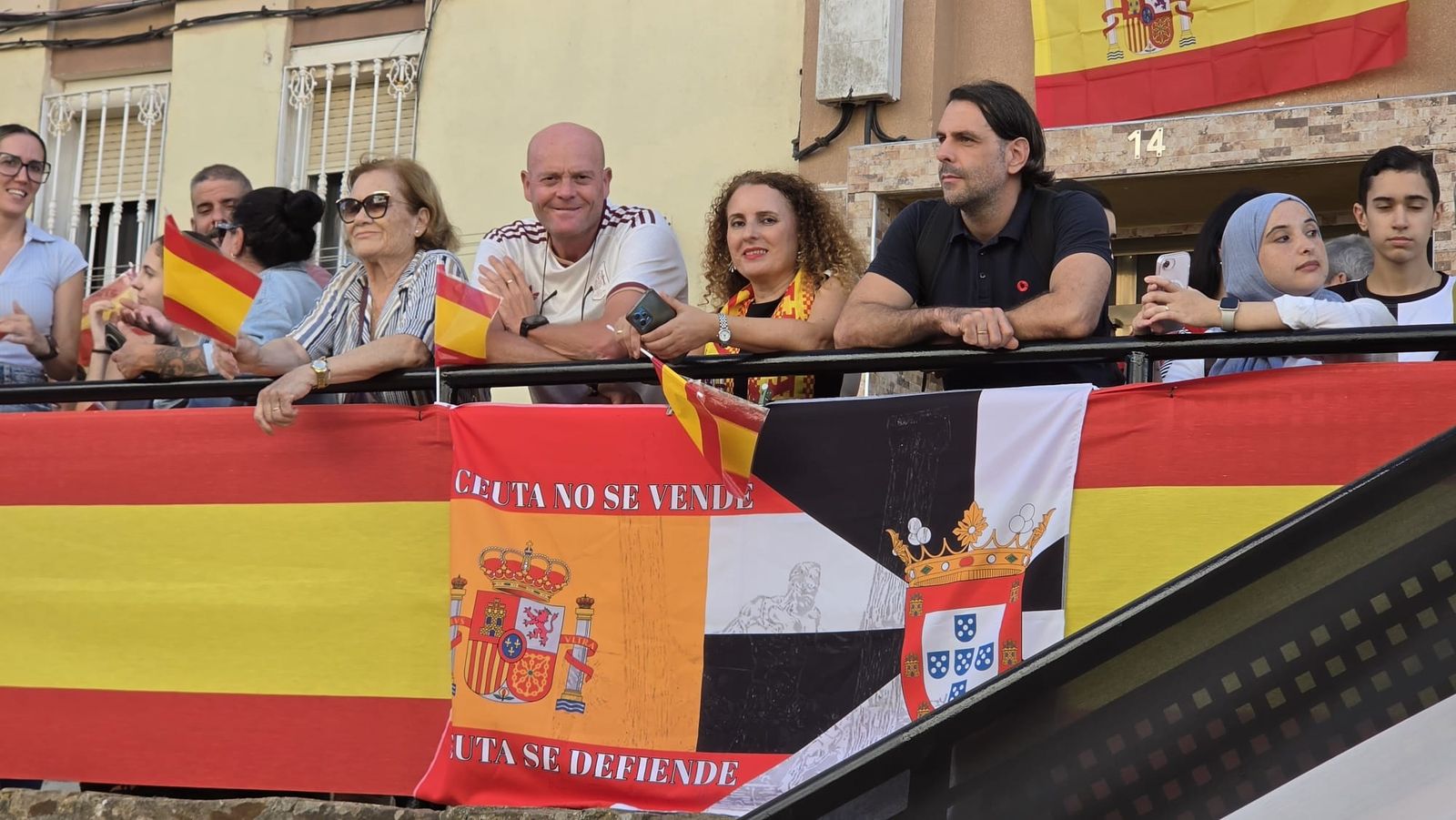 Álbum de una jornada histórica: Felipe y Letizia, con los ceutíes