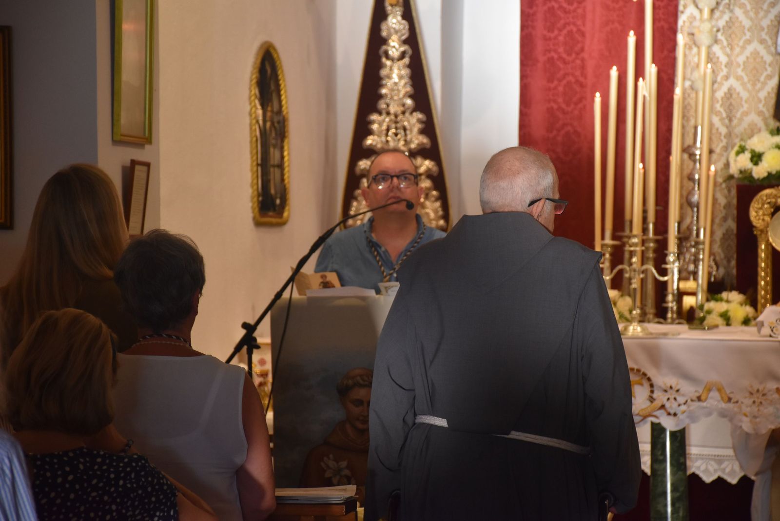 San Antonio enciende la cuenta atrás de su festividad con el inicio del triduo y el alumbrado extraordinario
