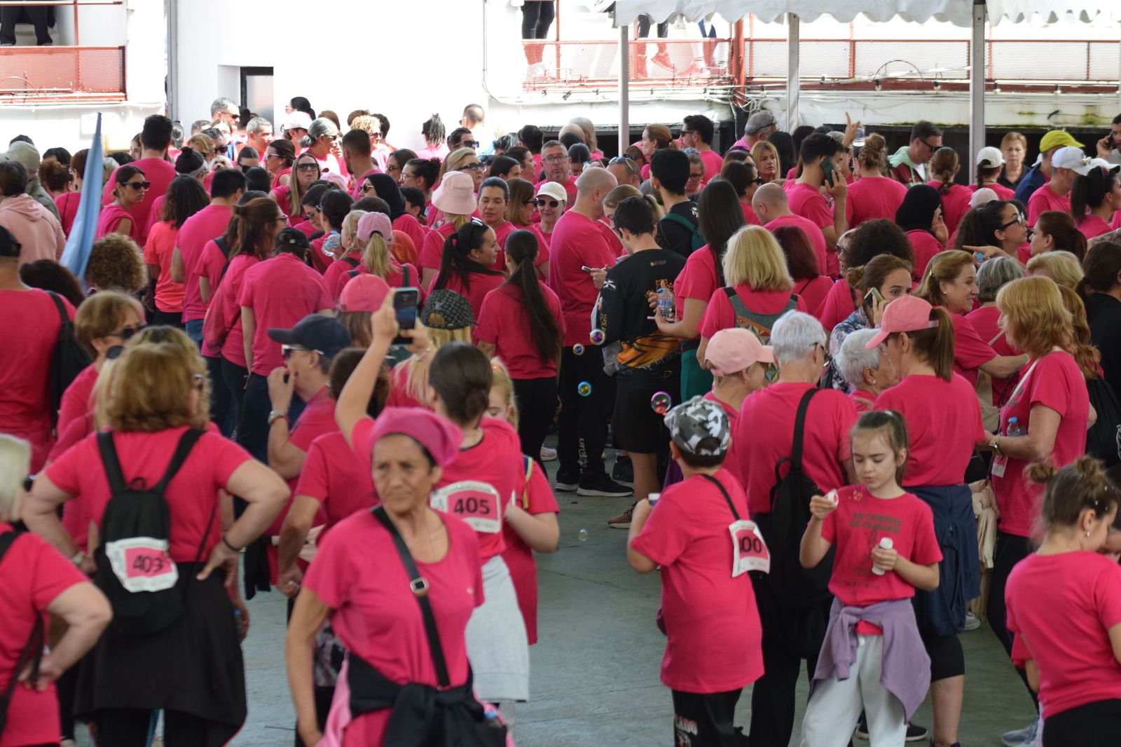 Ceuta se viste de rosa para abrazarse a la vida