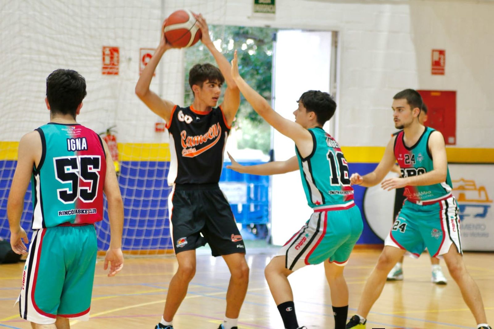 César Pino, jugador ceutí de baloncesto