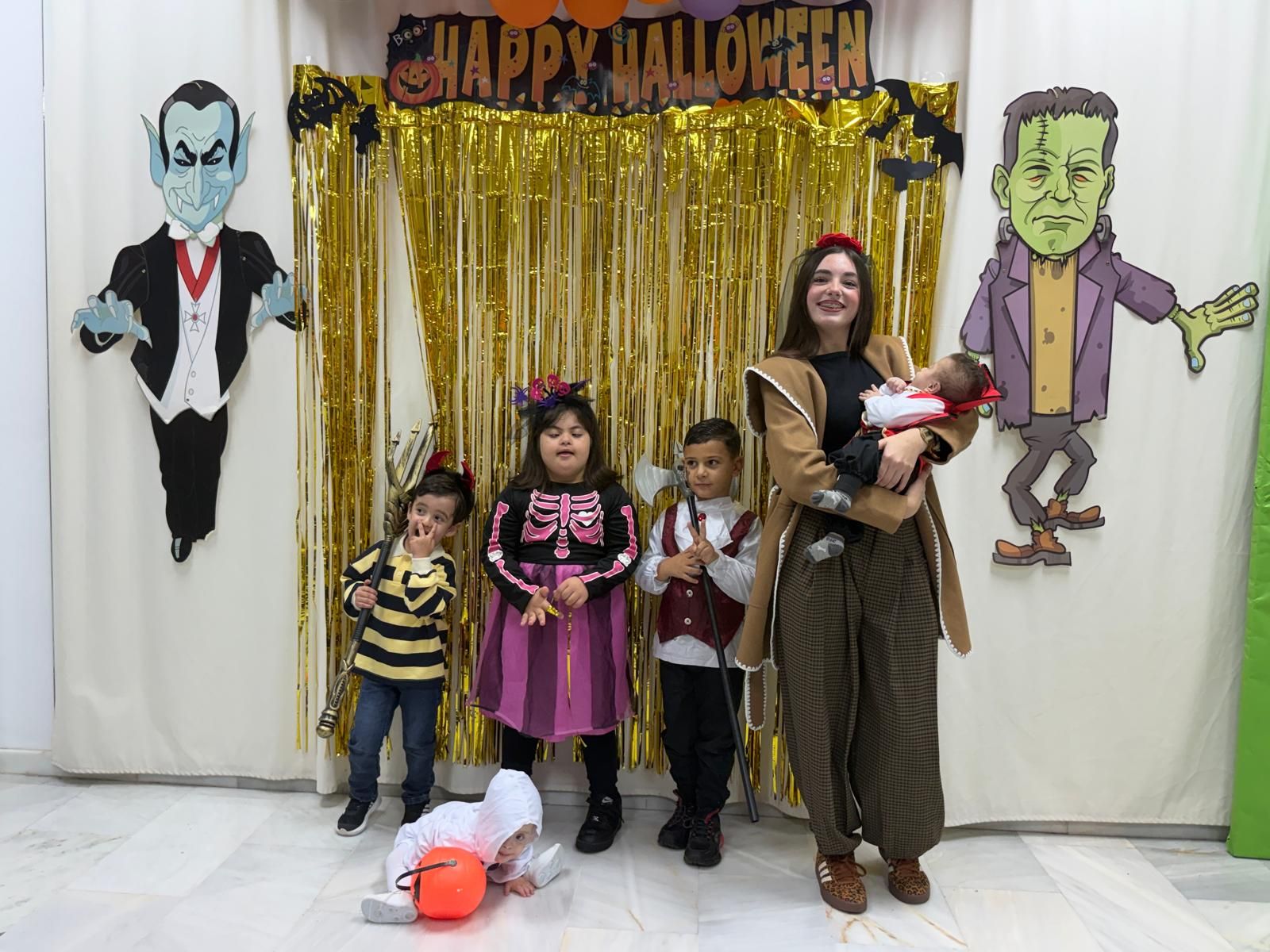 Down Ceuta celebra un Halloween de miedo entre disfraces, bailes y diversión