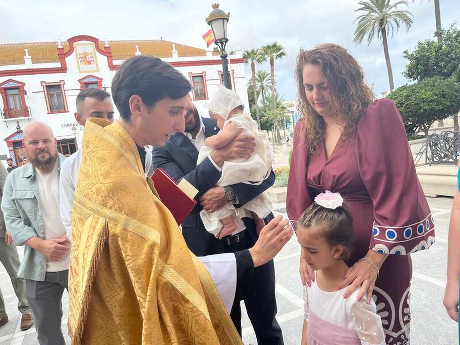 Melissa, José y Teresa reciben el sacramento del bautismo