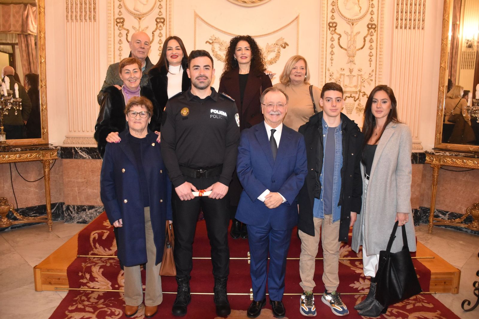 La toma de posesión de los 15 nuevos policías locales, en imágenes