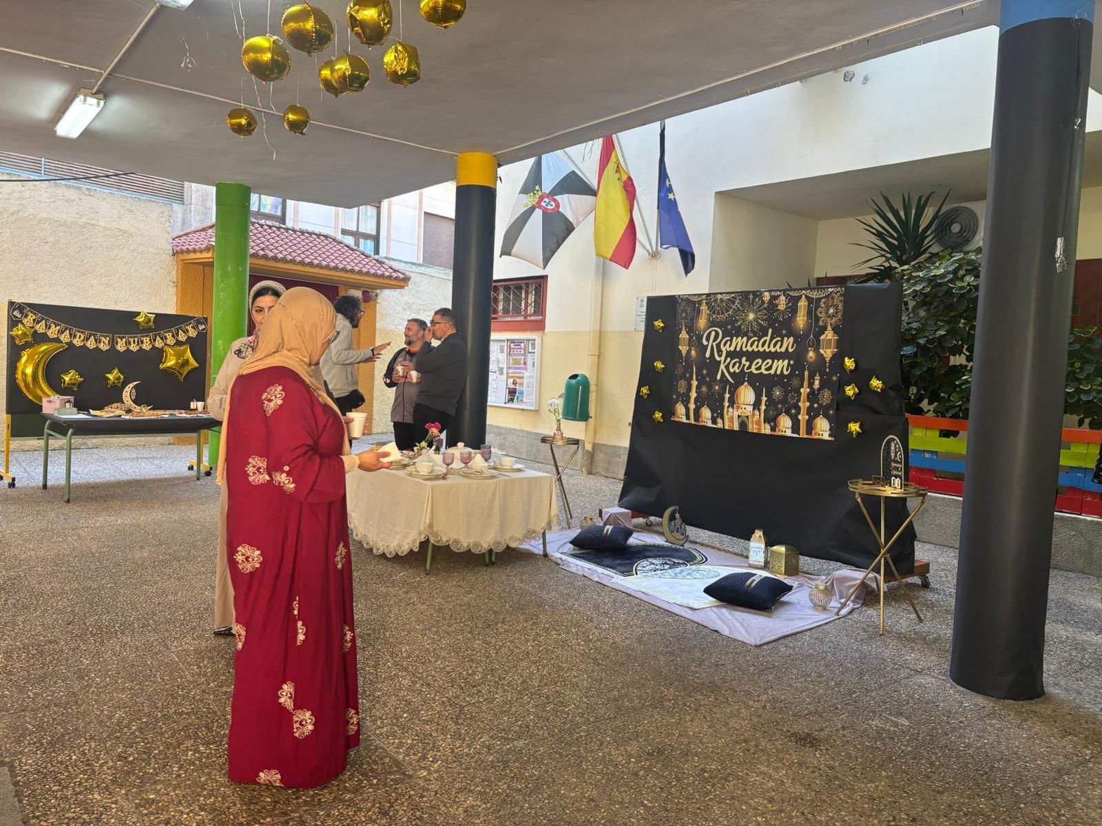 El colegio Andrés Manjón celebró ayer una fiesta con motivo del inicio del Ramadán