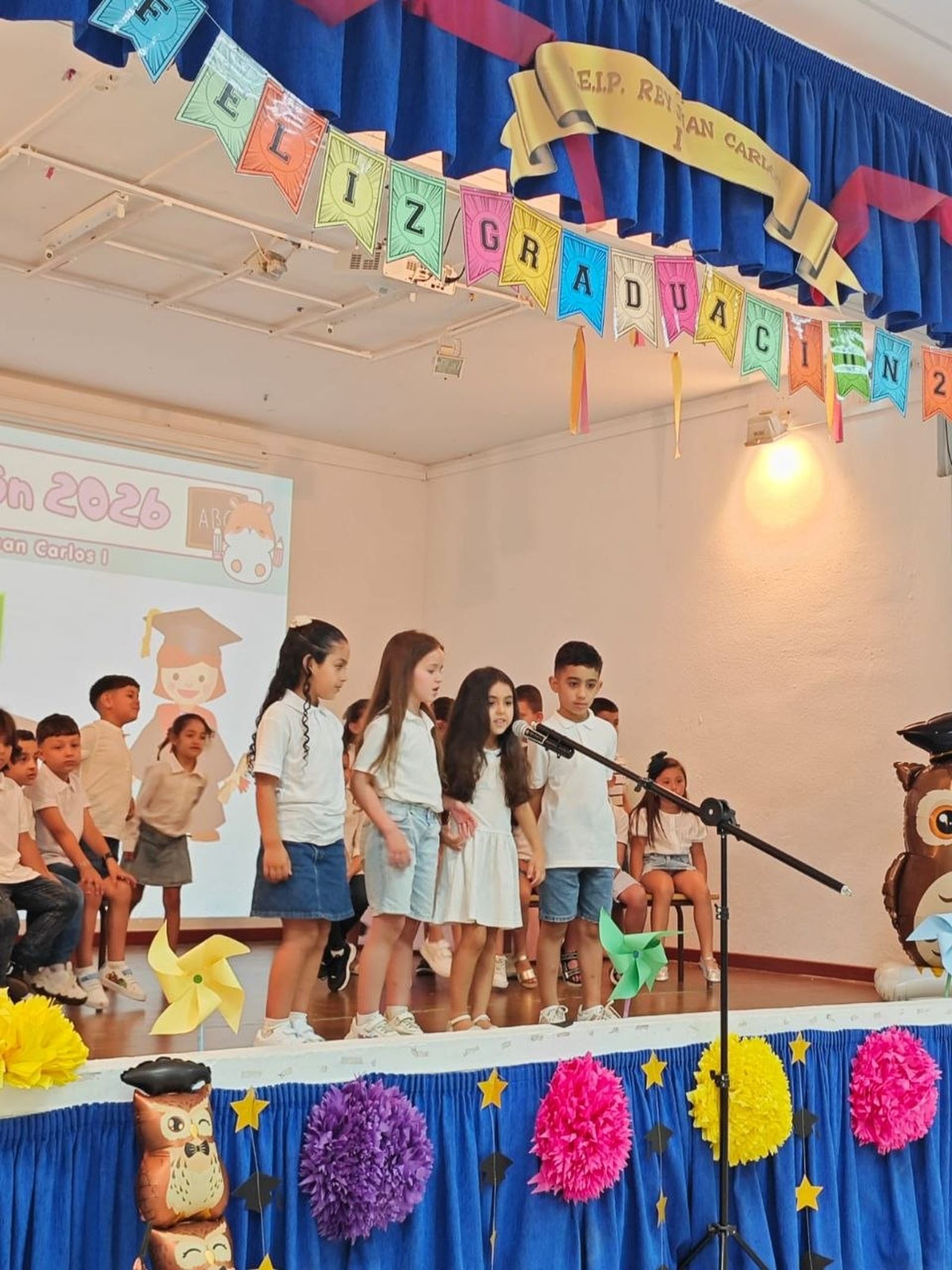 Los alumnos del "Juan Carlos I" comparten su fiesta de graduación