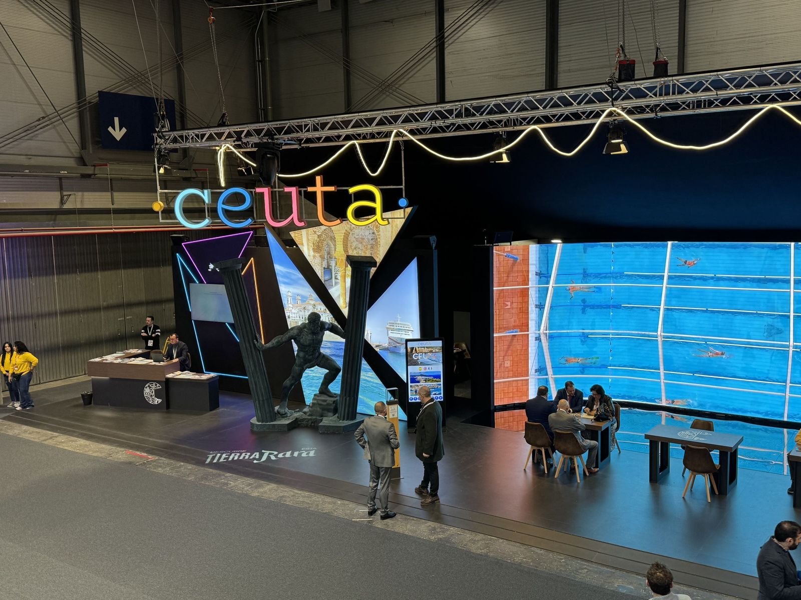 Ceuta inicia su participación en FITUR asistiendo al homenaje a las víctimas de Adamuz en el stand de Andalucía