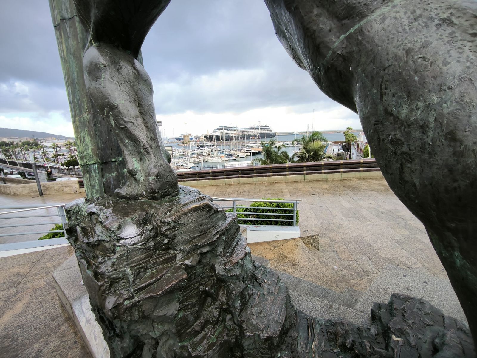 FOTOGALERÍA | La primera escala del 'Azamara Journey' en Ceuta, a través del objetivo de Nicol’s