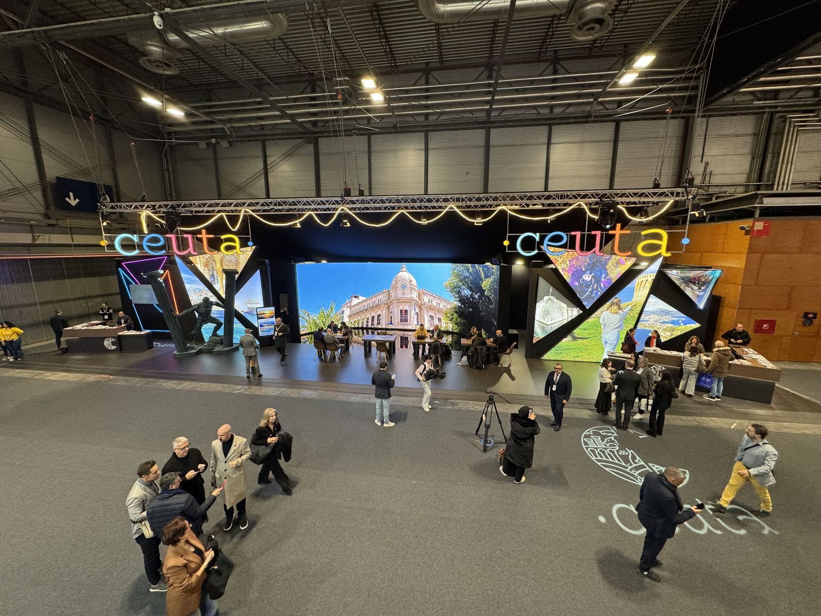 Ceuta inicia su participación en FITUR asistiendo al homenaje a las víctimas de Adamuz en el stand de Andalucía