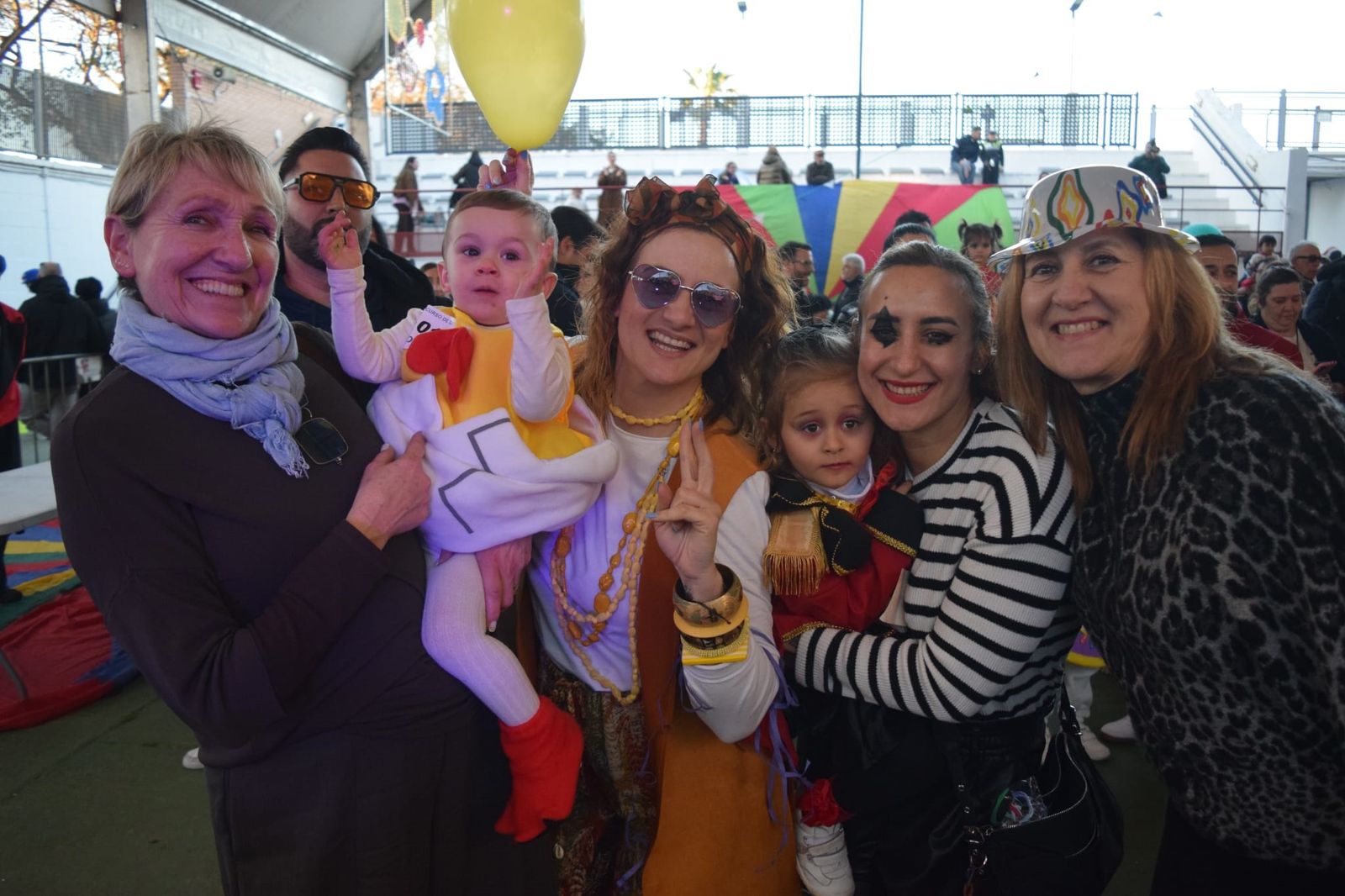 El concurso de carnaval infantil disfraza el Auditorio de la Marina con motivos de circo