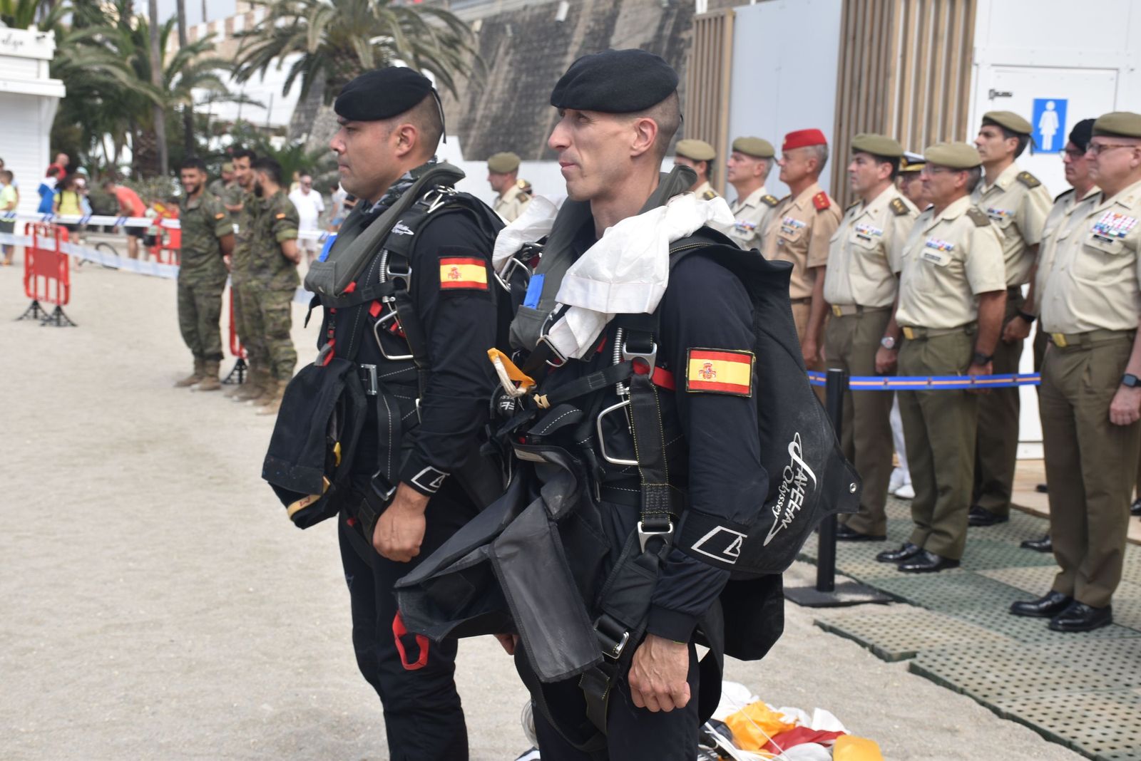 FOTOGALERÍA | Ceuta mira al cielo para celebrar a sus Fuerzas Armadas