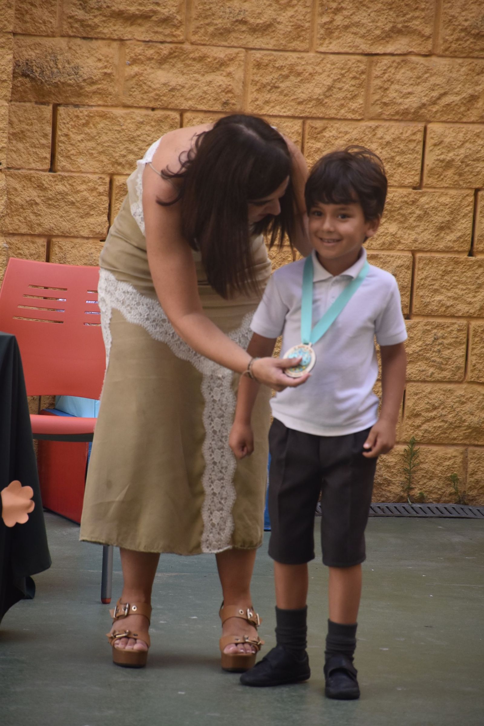 Las lágrimas de orgullo toman el CC Beatriz de Silva en la graduación más especial de sus pequeños