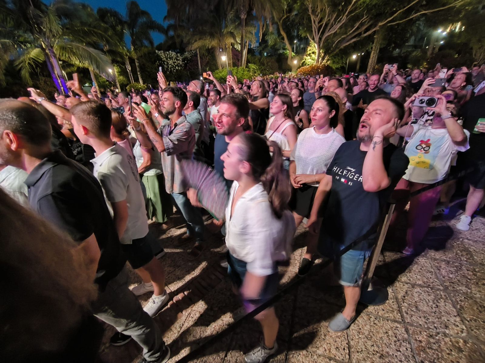 M-Clan convierte Ceuta en un enorme escenario de rock con una noche para el recuerdo