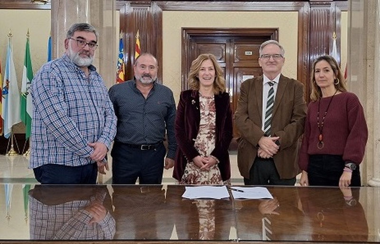 La directora general del INGESA, Isabel Muñoz, junto al director territorial de Ceuta, Jesús Lopera, y otros miembros de la institución en Madrid. / FOTO CEDIDA La directora general del INGESA, Isabel Muñoz, junto al director territorial de Ceuta, Jesús Lopera, y otros miembros de la institución en Madrid. / FOTO CEDIDA