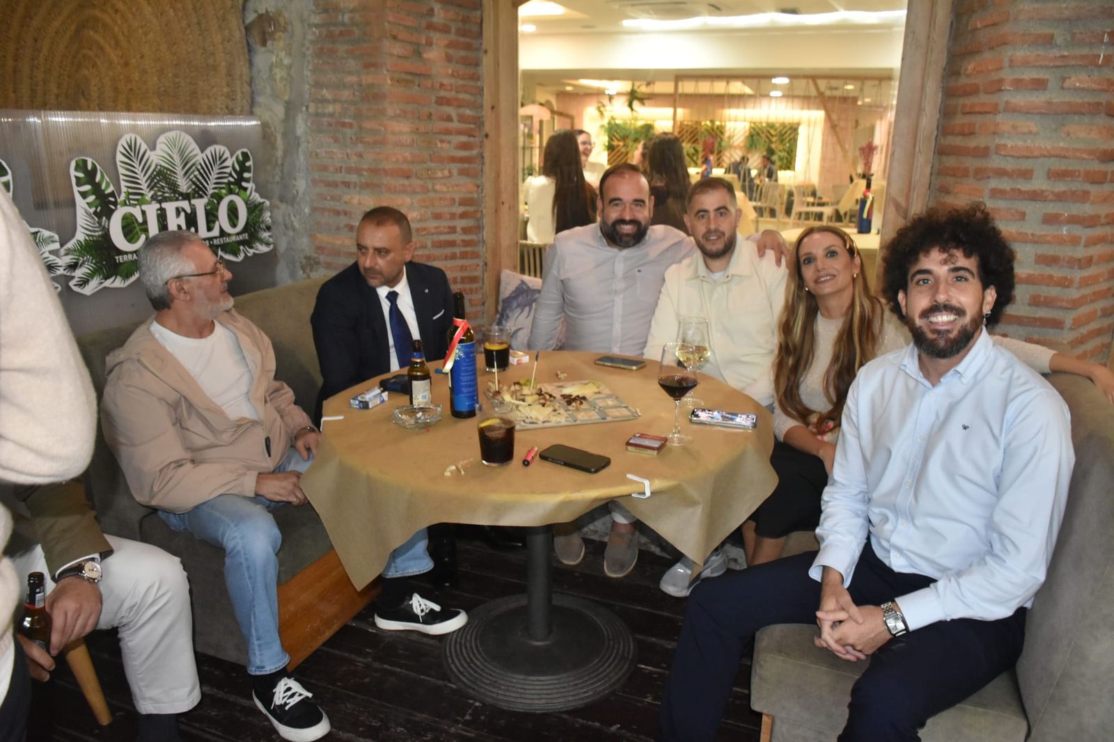 El fin de fiesta en el restaurante El Cielo de la Medalla de Oro concedida a Luhay Hamido