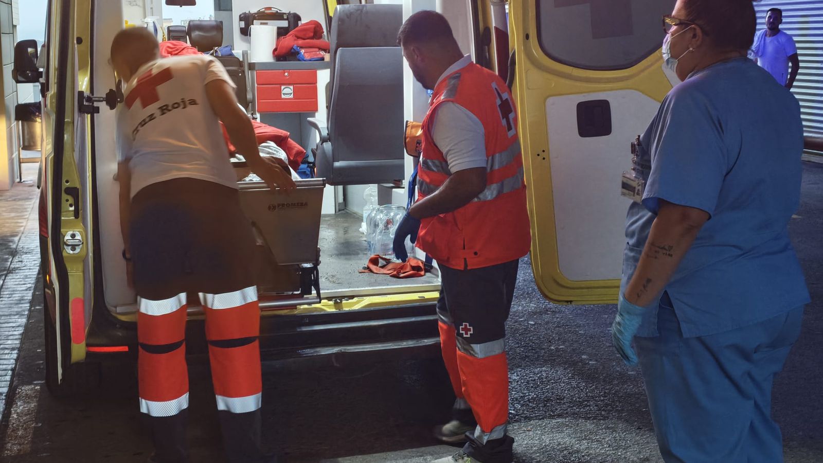 El servicio de Urgencias del HUCE este jueves, repleto de migrantes