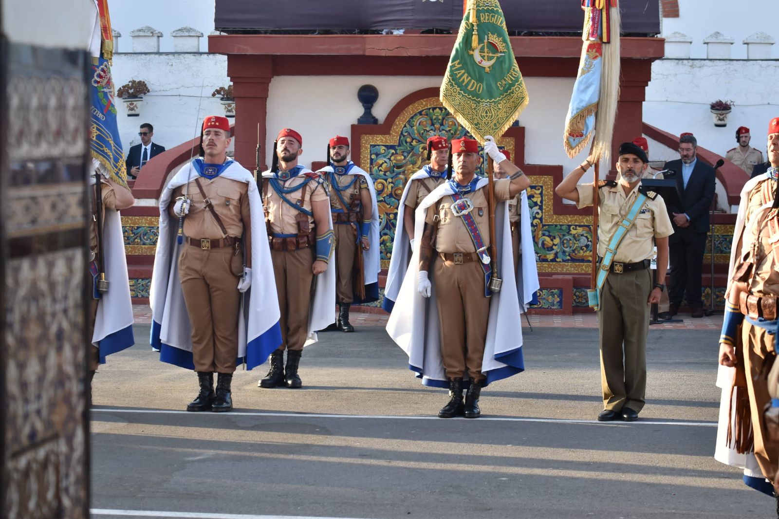 El acuartelamiento González-Tablas acoge una parada militar por el 115 aniversario de Regulares