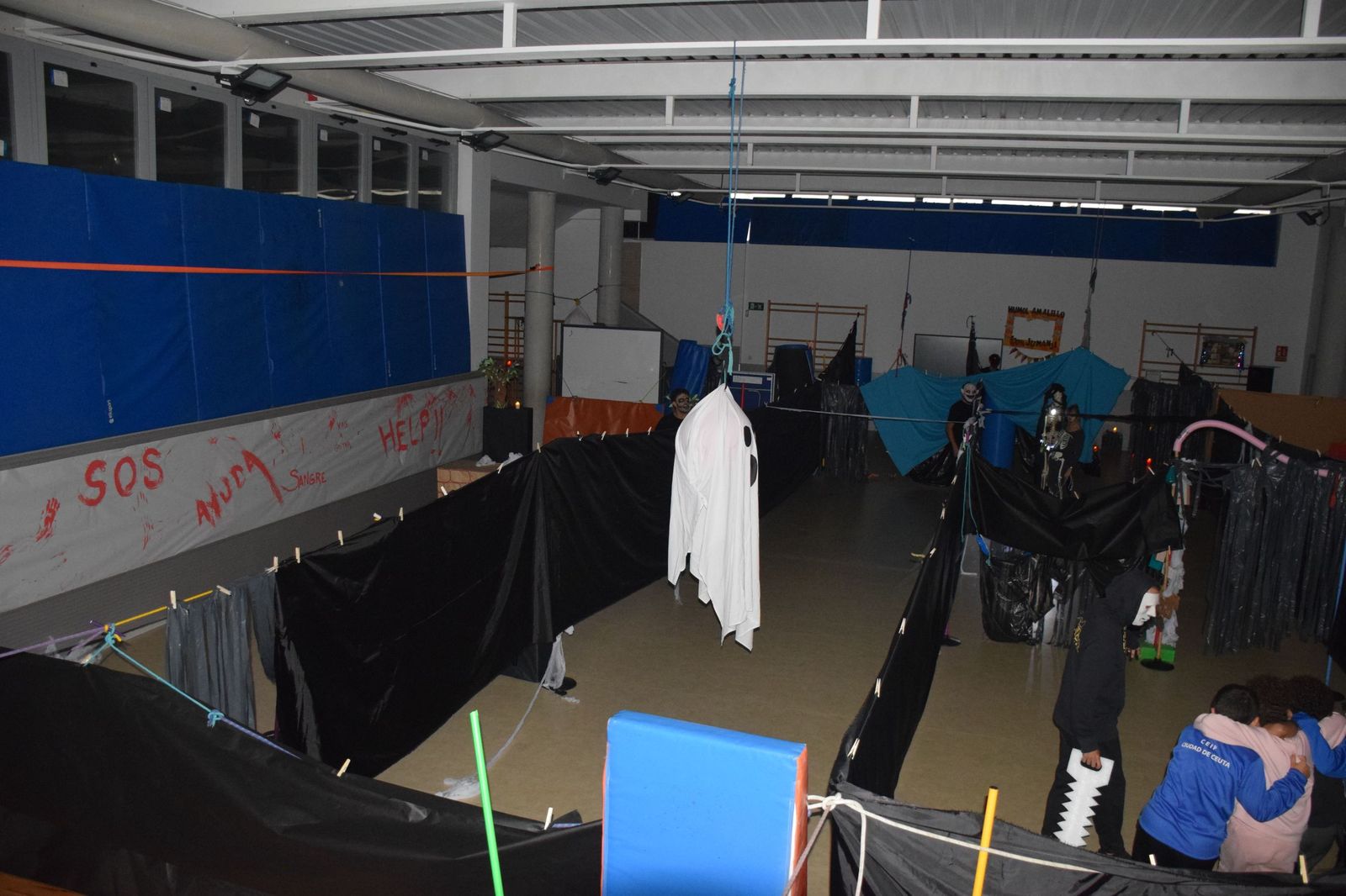 FOTOGALERÍA | Diversión terrorífica en el pasaje del Ciudad de Ceuta por Halloween