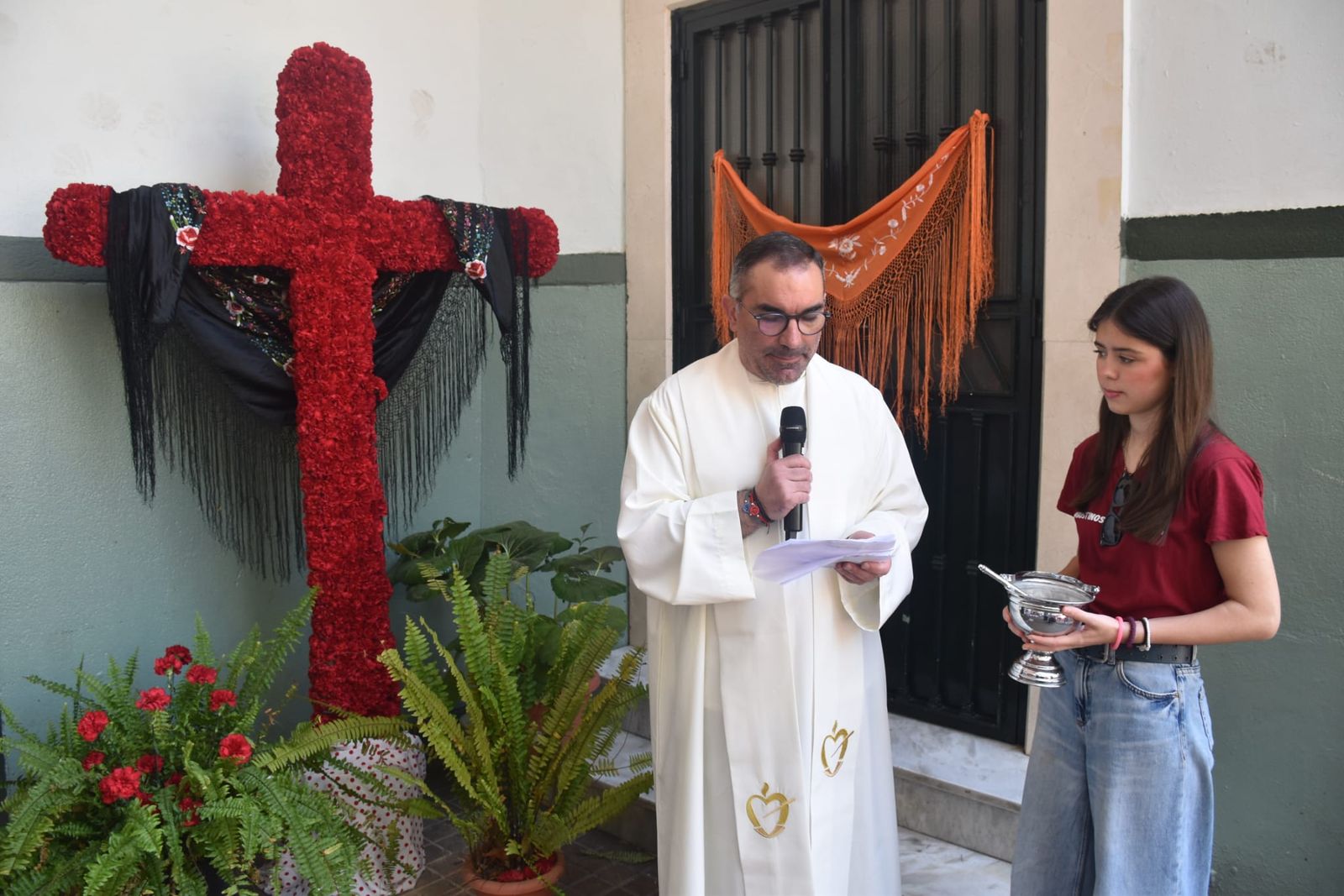 El Colegio de San Agustín disfruta de una feliz jornada solidaria con su Cruz de Mayo