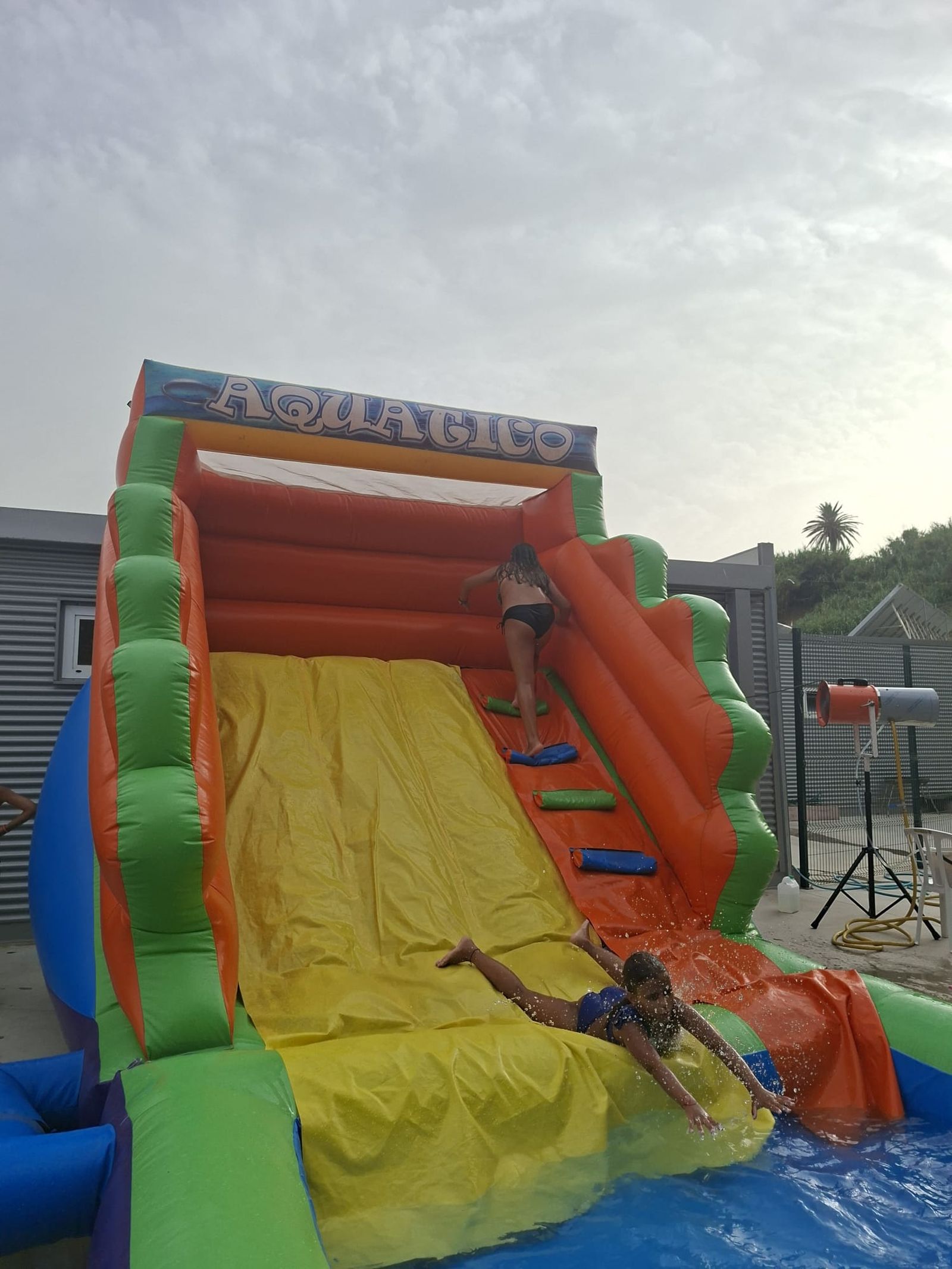 Los más pequeños de Juan XXIII disfrutan de su fiesta del agua