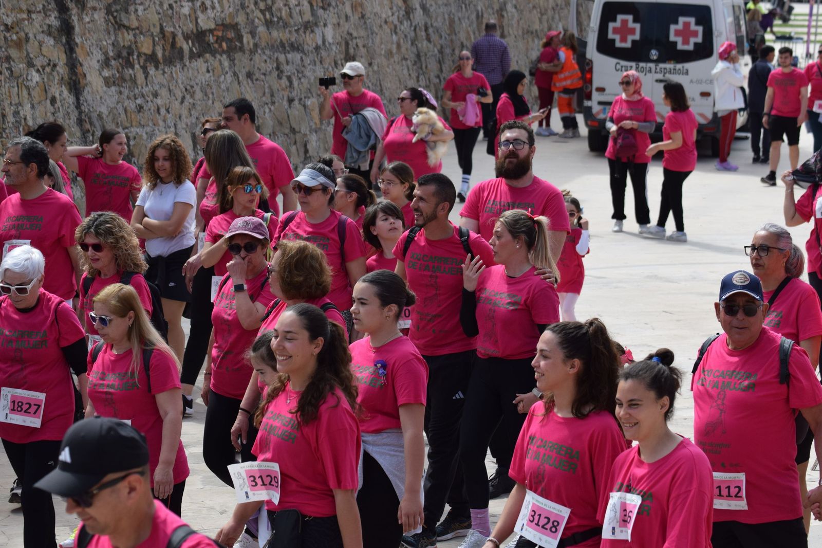 Ceuta se viste de rosa para abrazarse a la vida