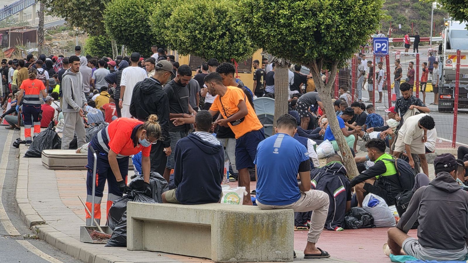 Un mes después de la invasión de Ceuta, los vecinos denuncian una situación “insostenible”