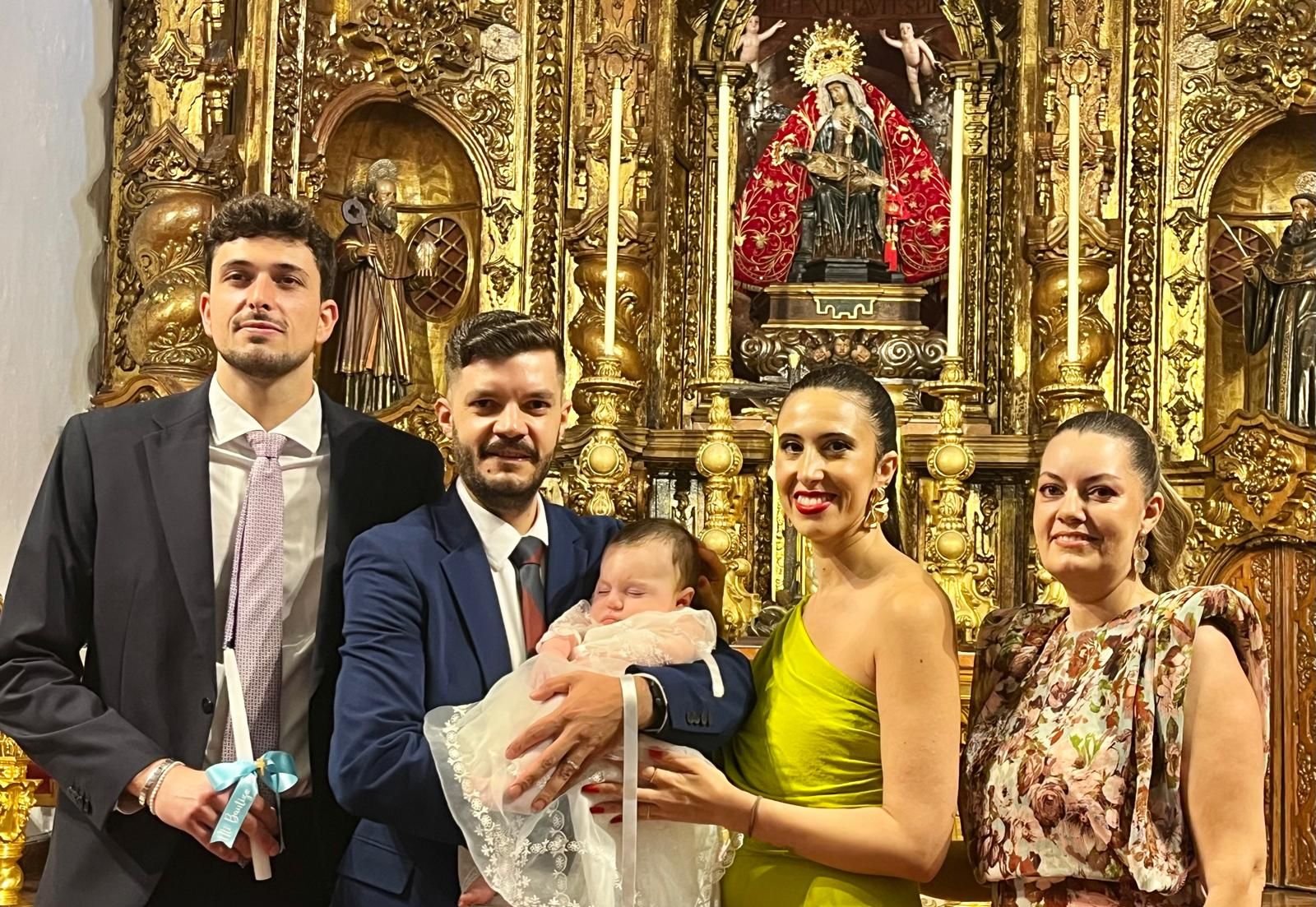 Gabriela, Manuel y Jimena reciben el Sacramento del Bautismo en el Santuario