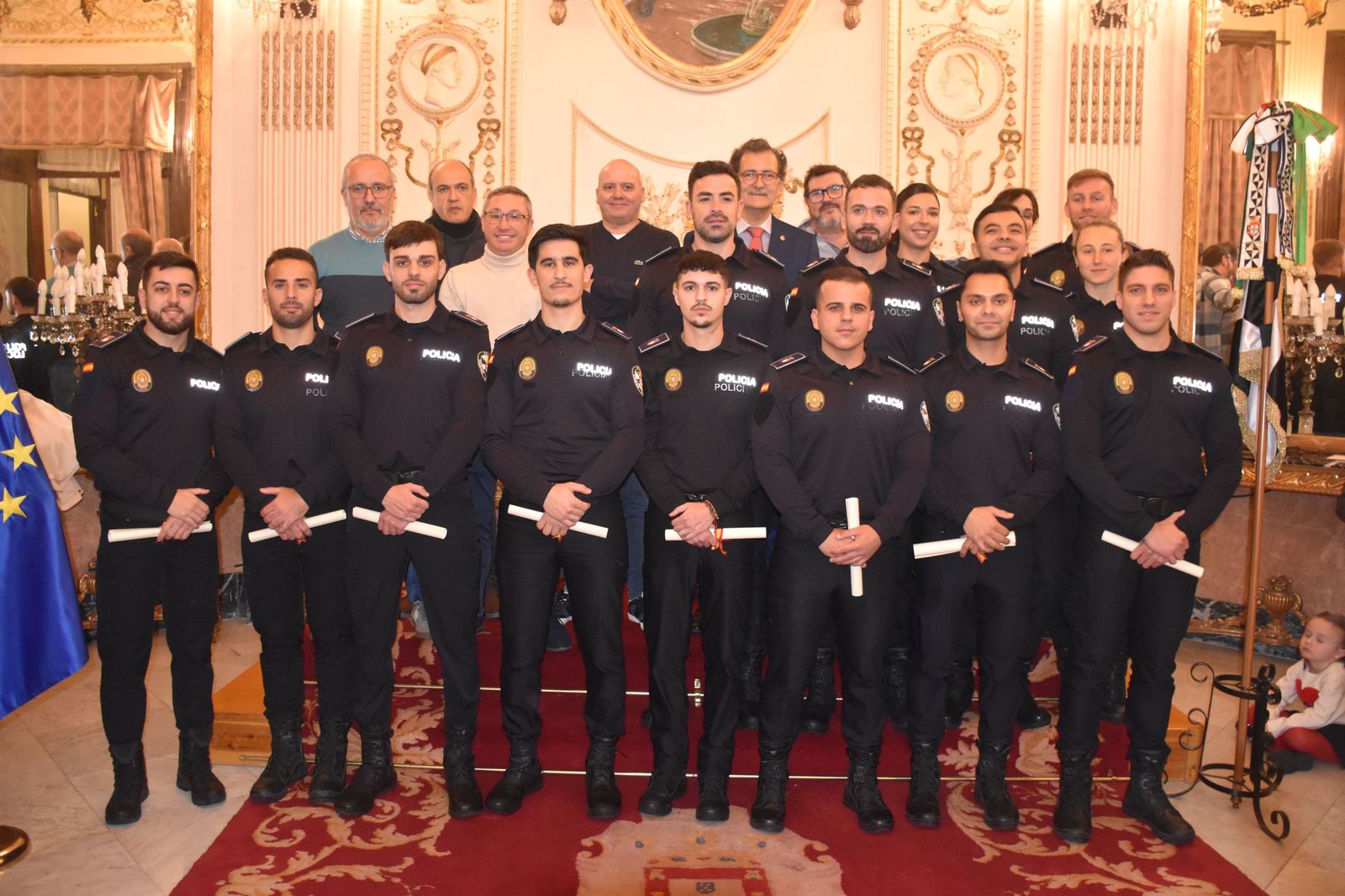 La toma de posesión de los 15 nuevos policías locales, en imágenes