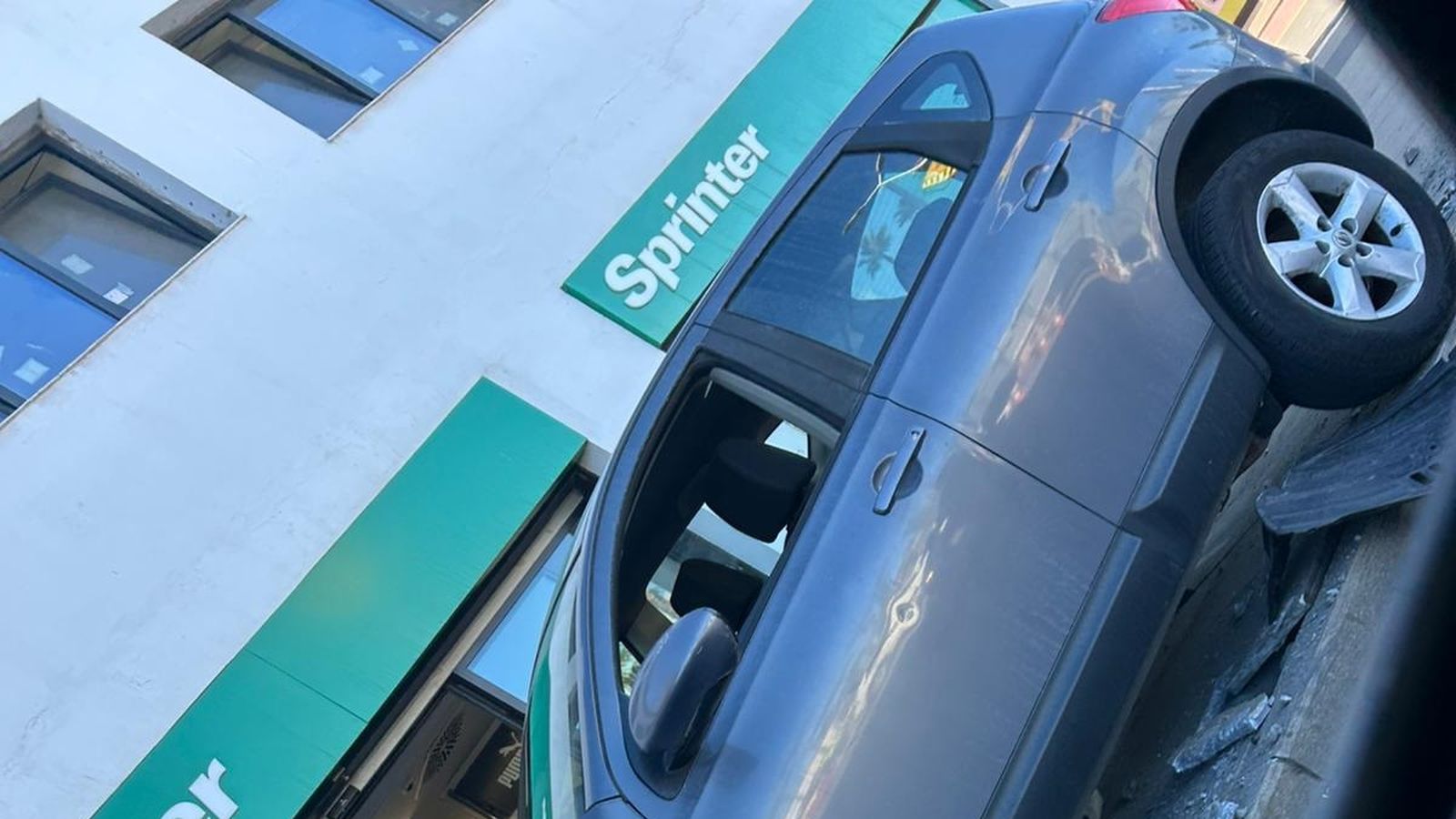 Vehículo accidentado frente a Sprinter