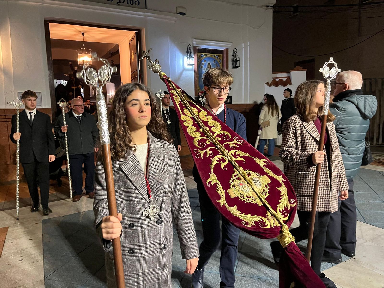 La lluvia no impide el traslado de la Amargura y el Caído a su Casa